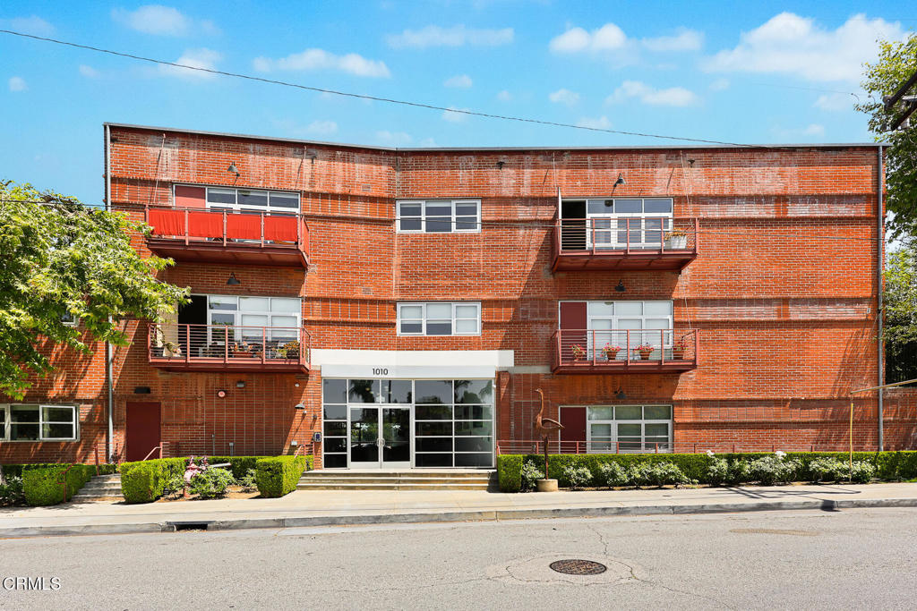 1010 Sycamore Avenue 213