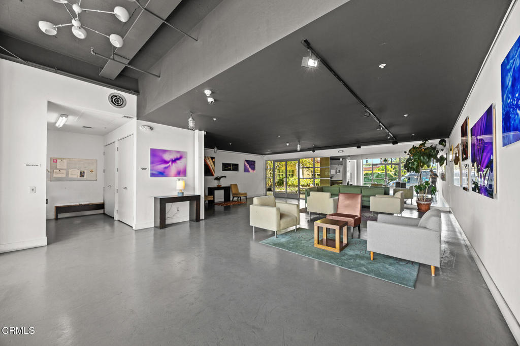 1010 Sycamore Avenue 213