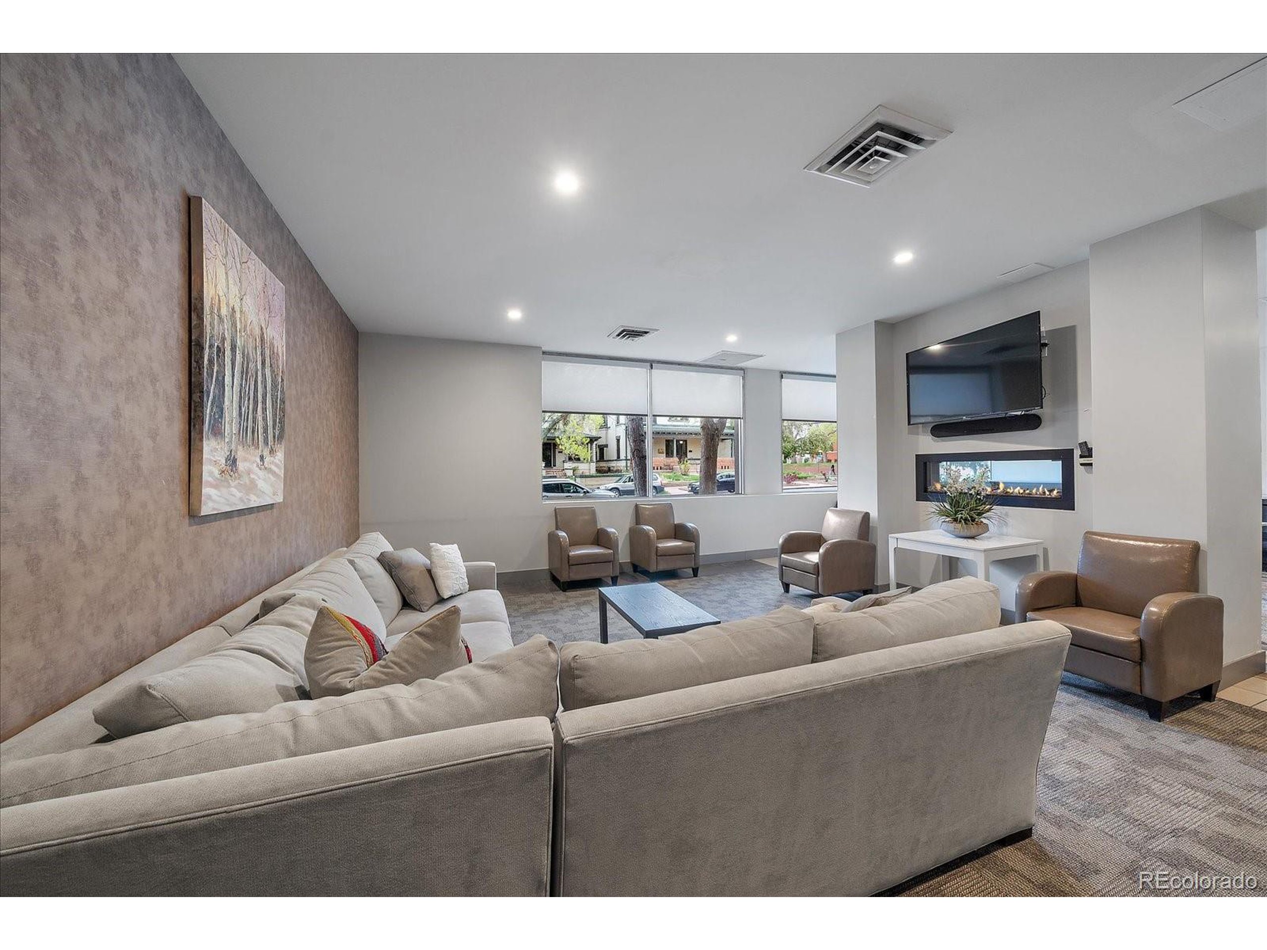 1313 N Williams St 1405