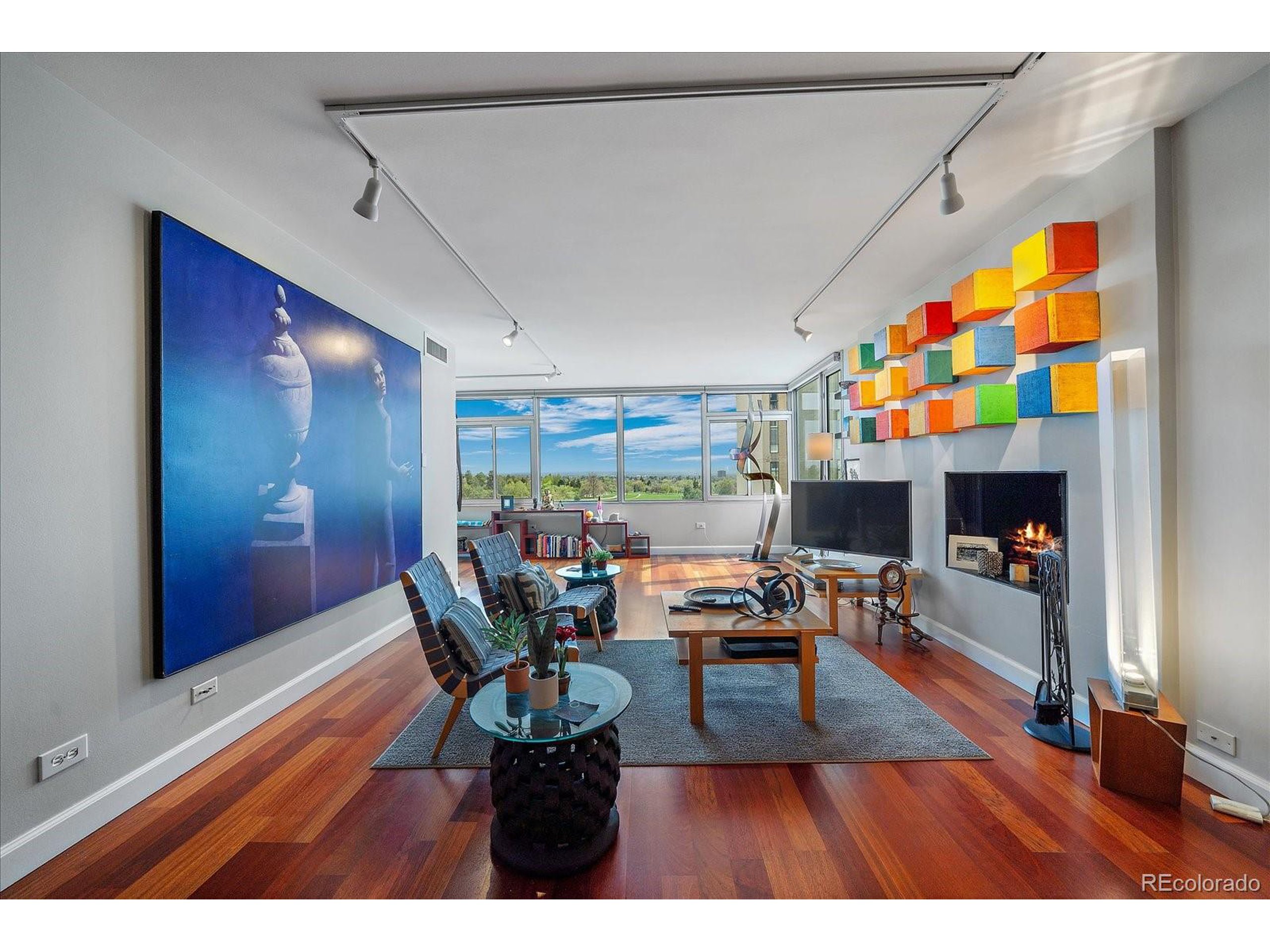 1313 N Williams St 1405