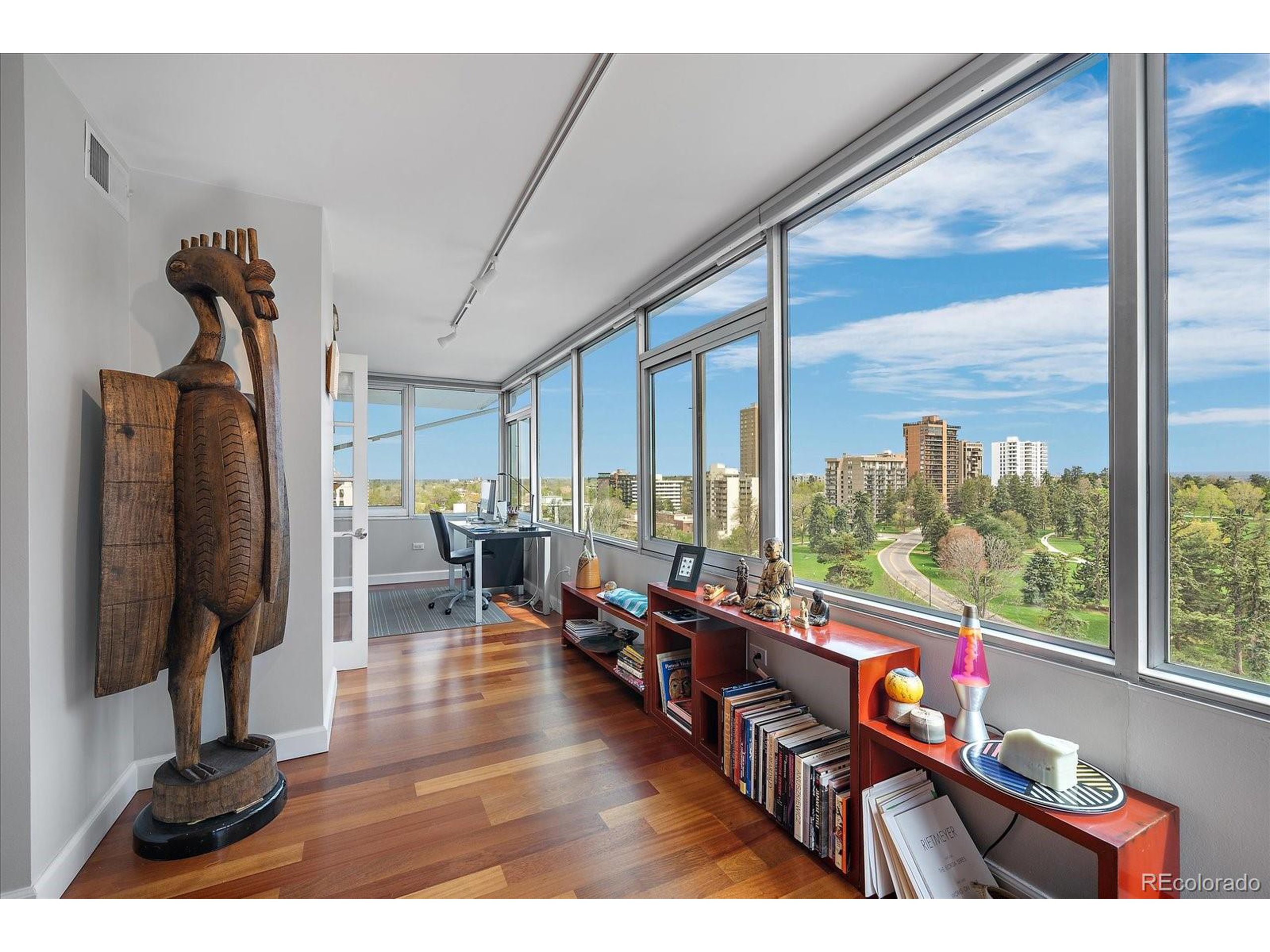 1313 N Williams St 1405