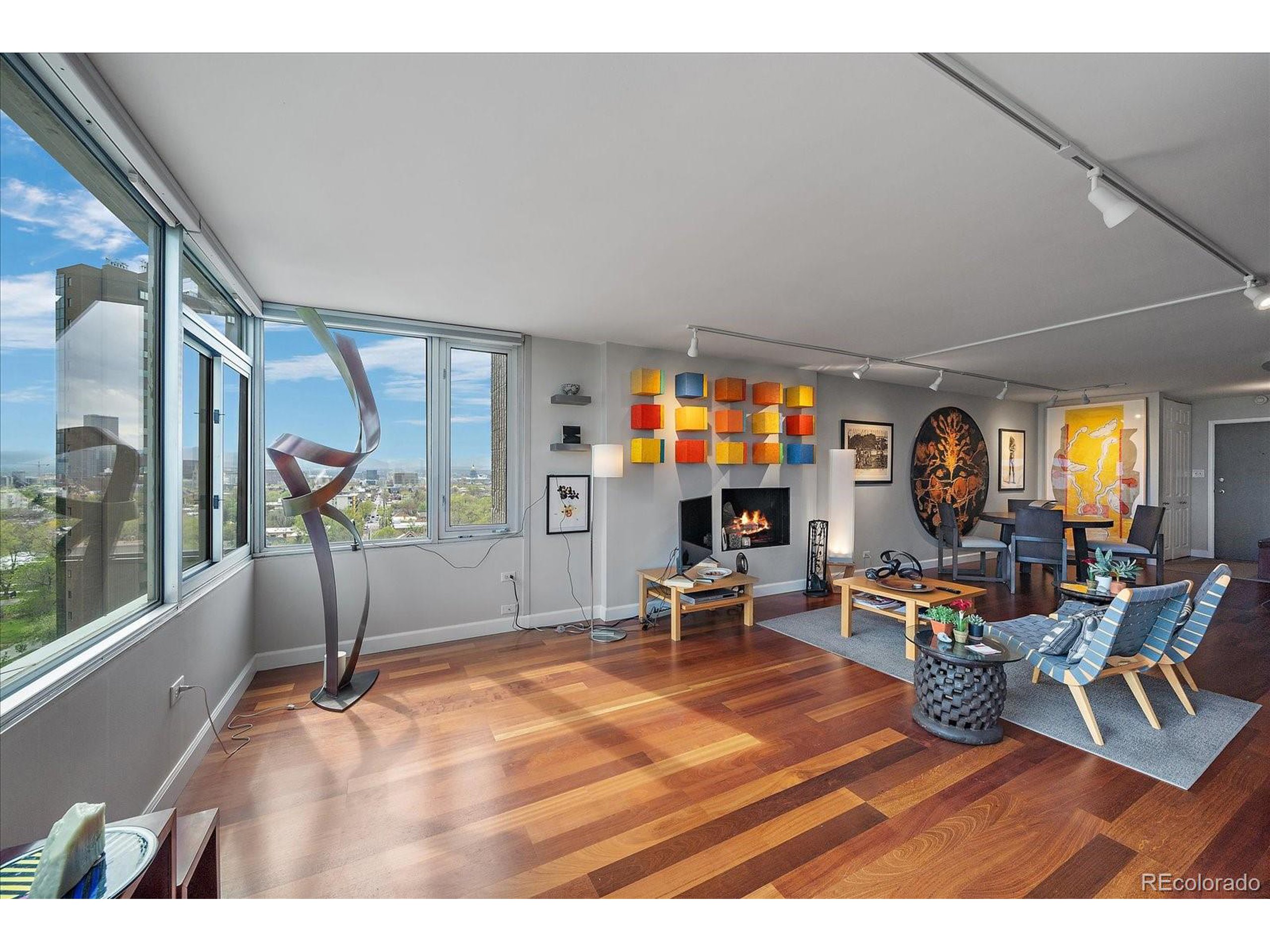 1313 N Williams St 1405