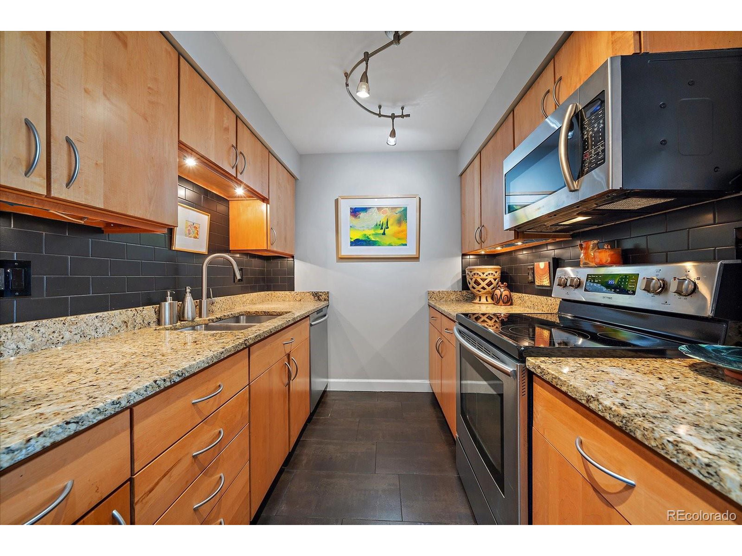 1313 N Williams St 1405