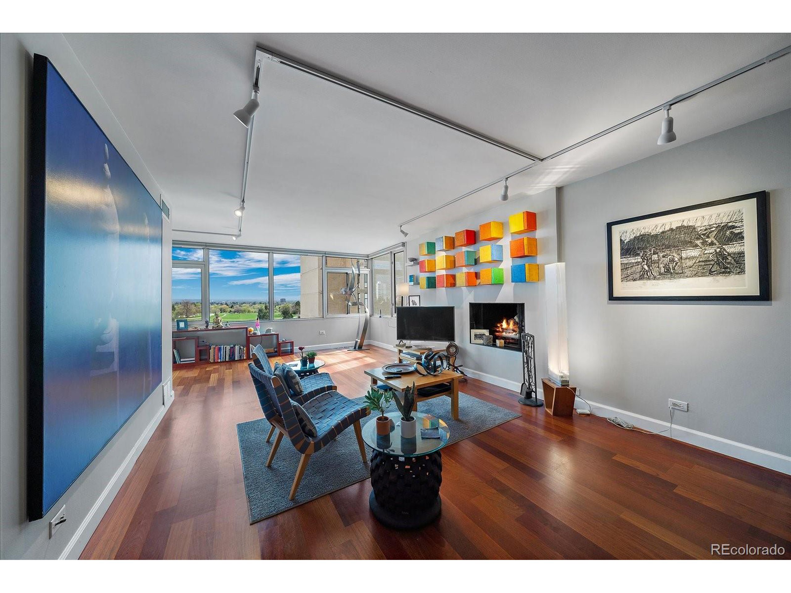 1313 N Williams St 1405