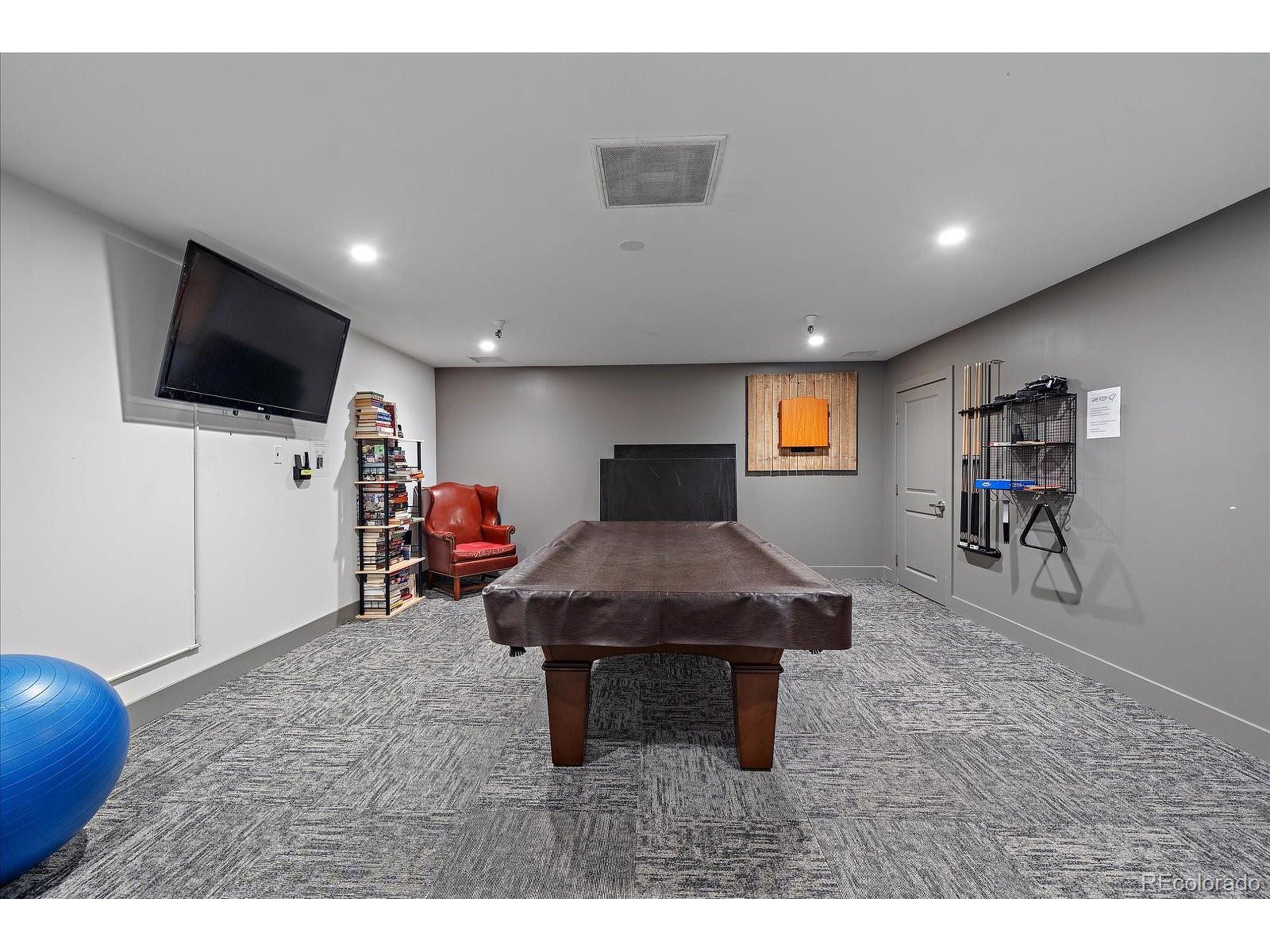 1313 N Williams St 1405