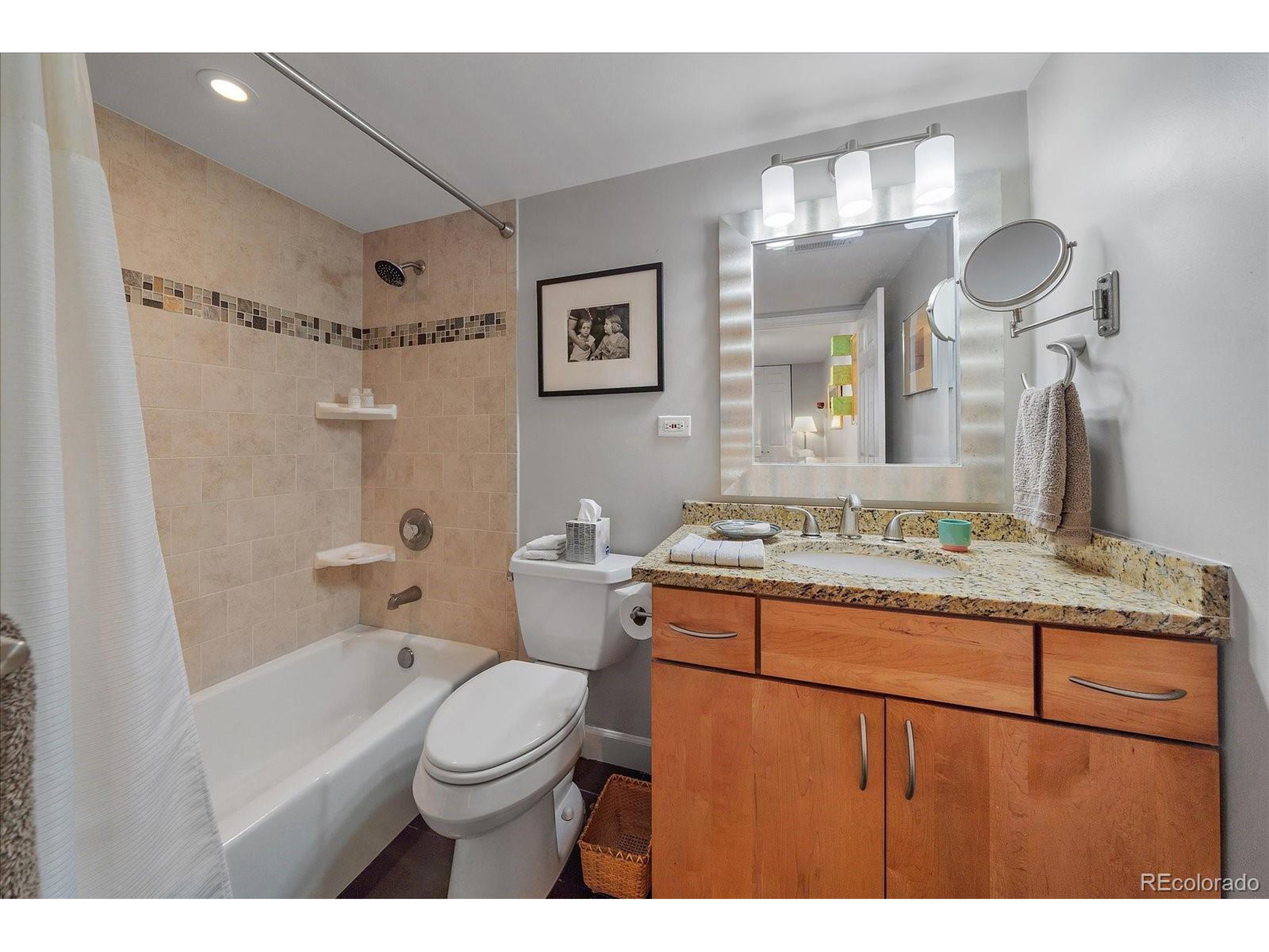 1313 N Williams St 1405