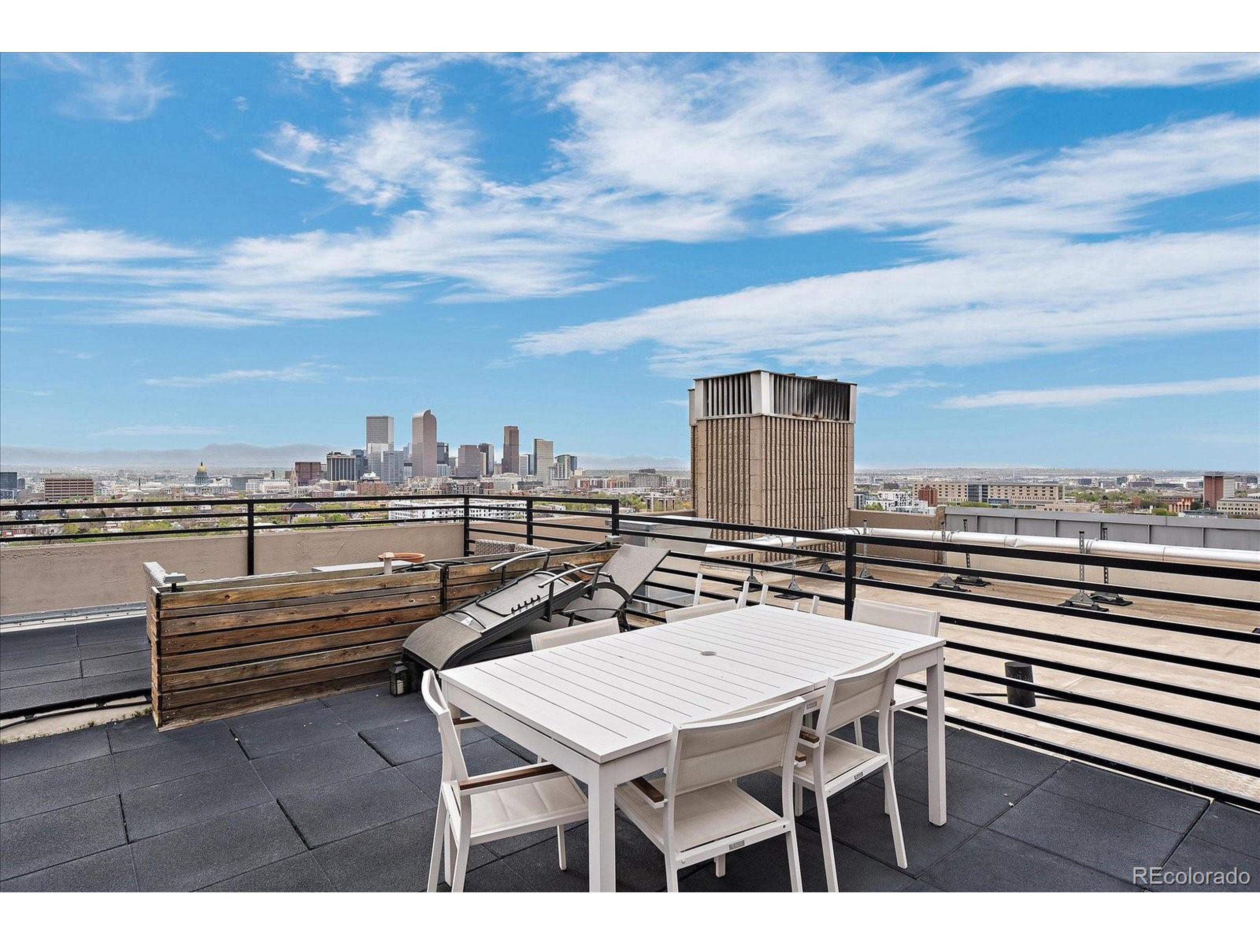 1313 N Williams St 1405