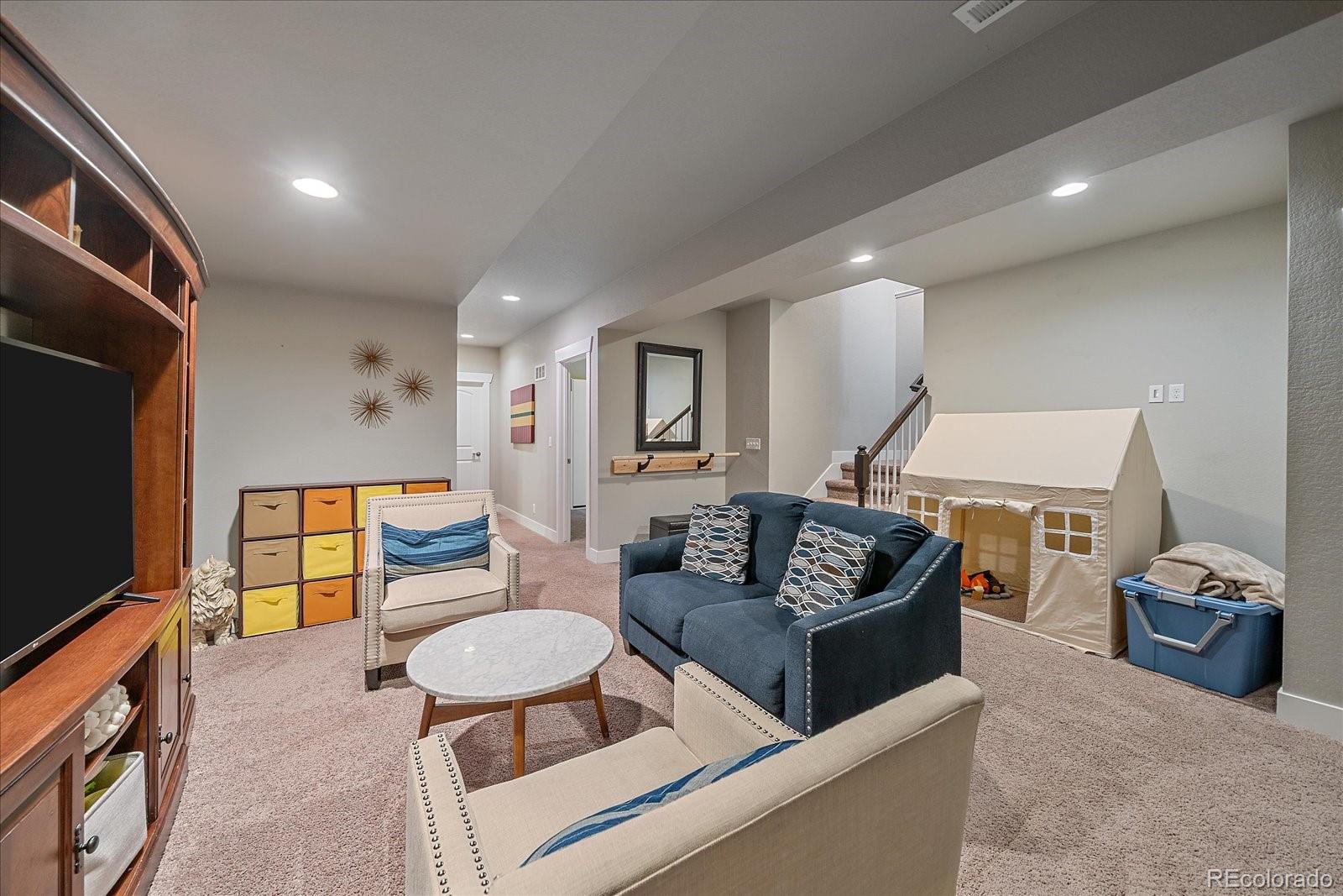 8758 E 54th Place