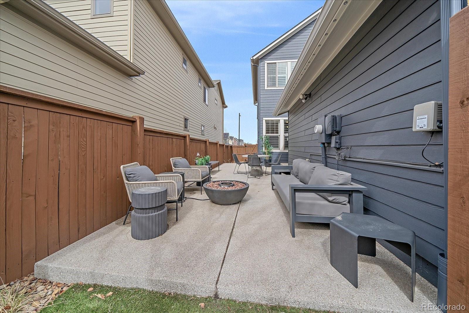 8758 E 54th Place