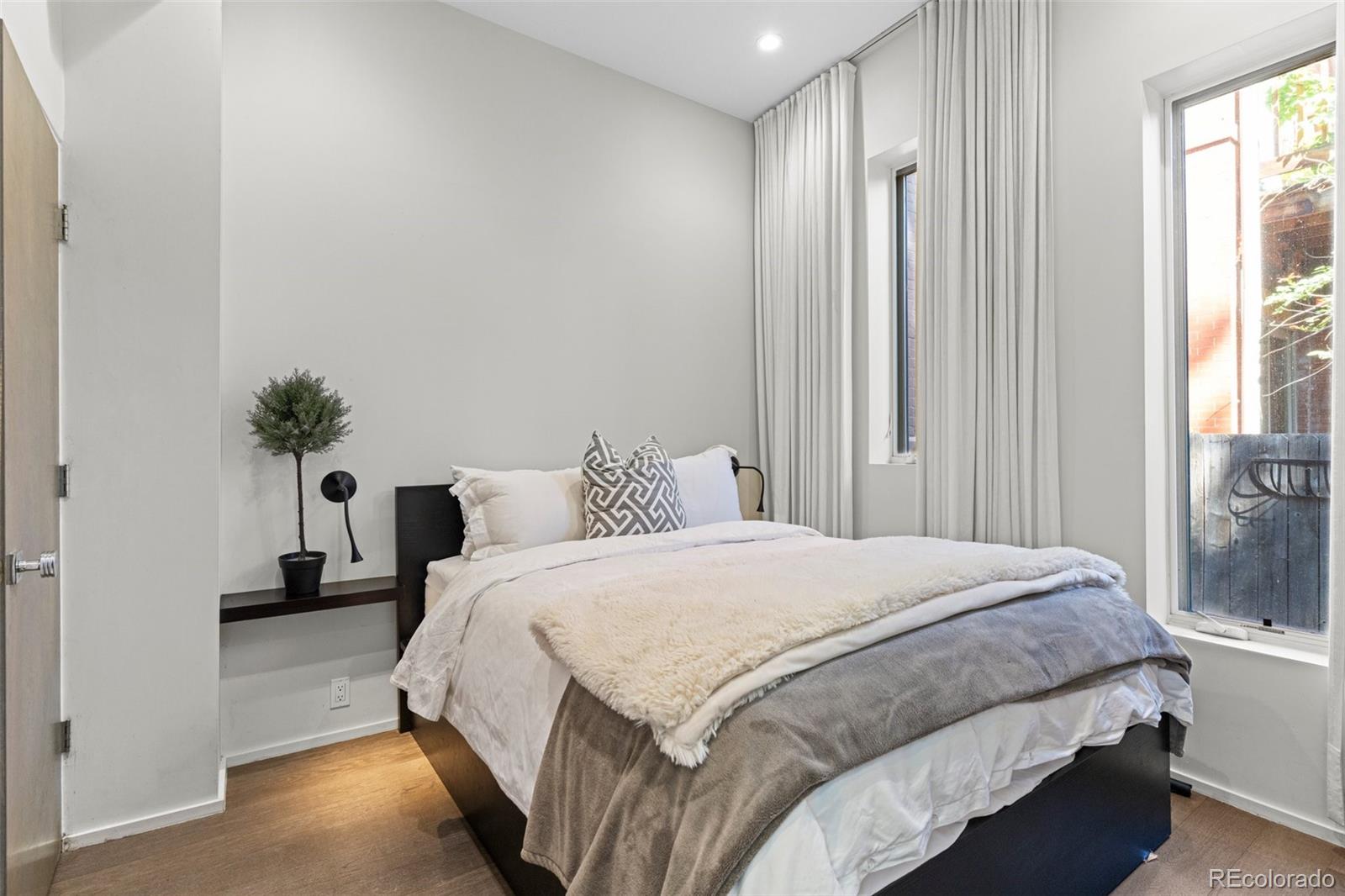 2242 N Emerson Street