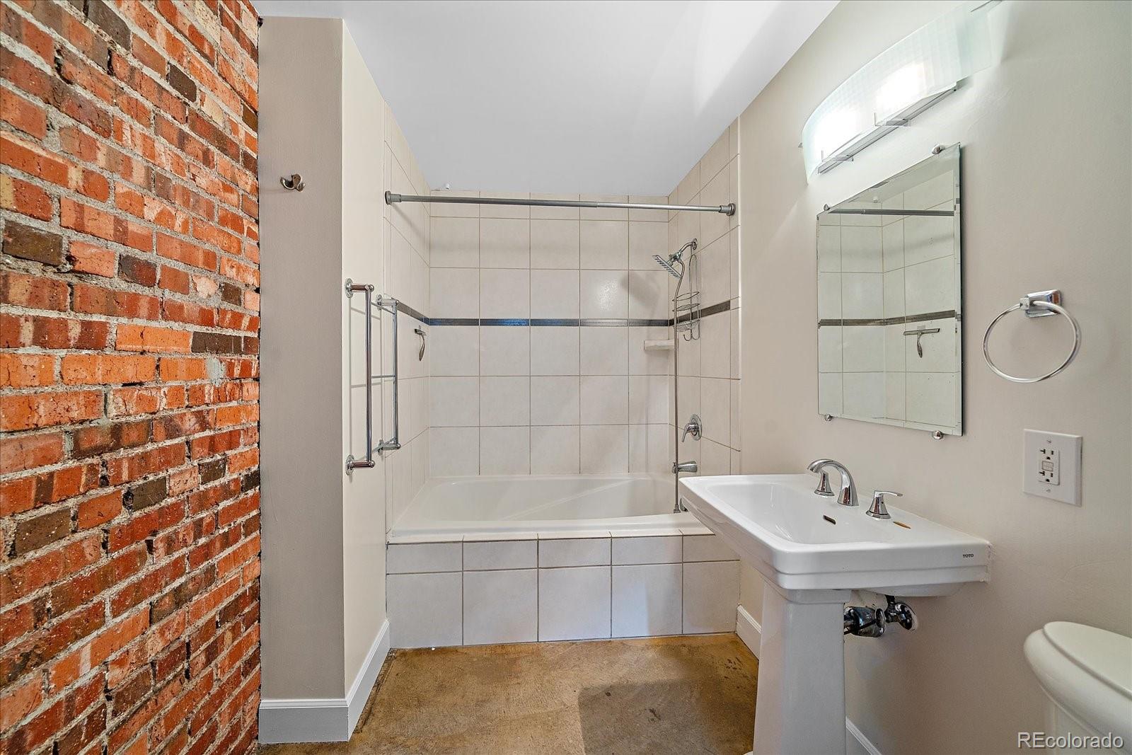 2500 Walnut Street Unit: 202