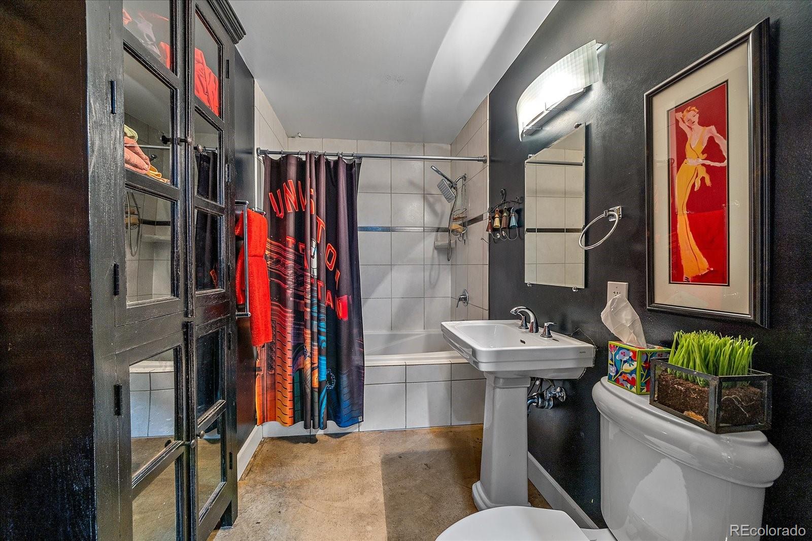 2500 Walnut Street Unit: 202