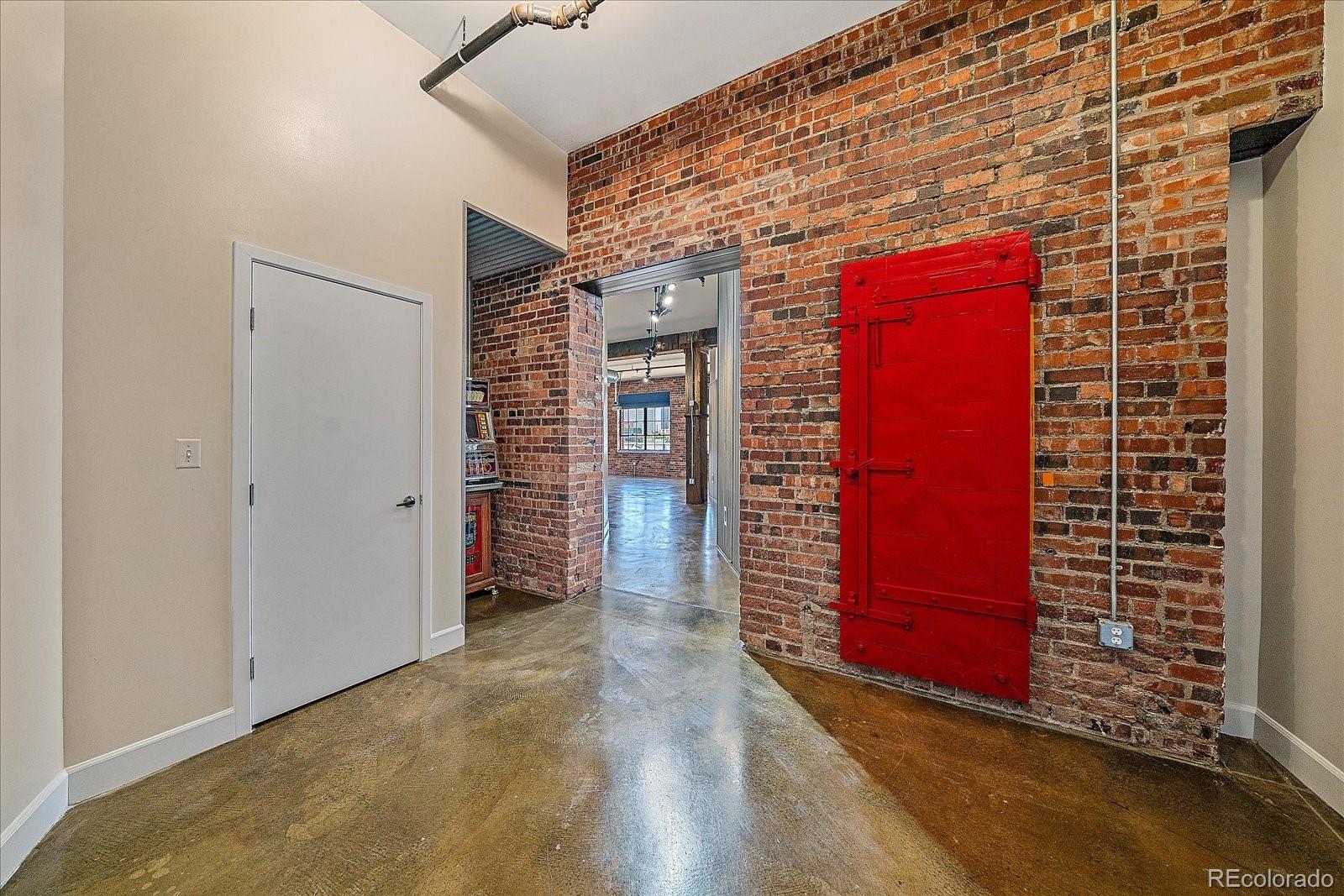 2500 Walnut Street Unit: 202