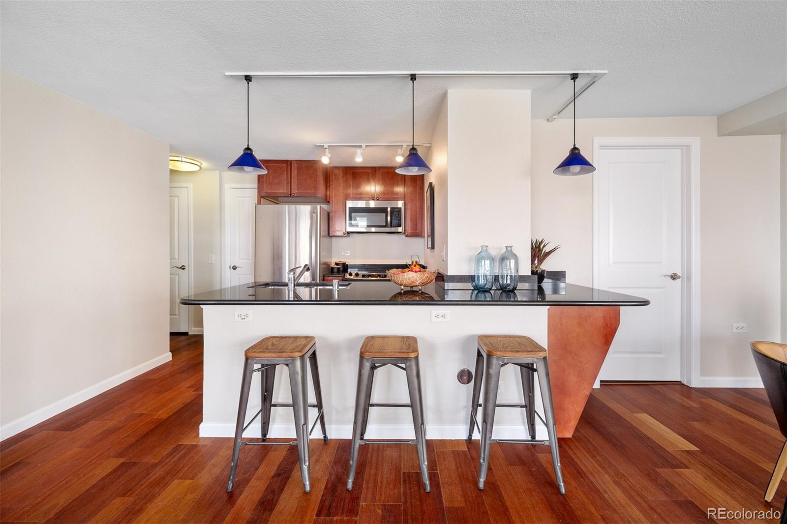 1150 Vine Street Unit: 404