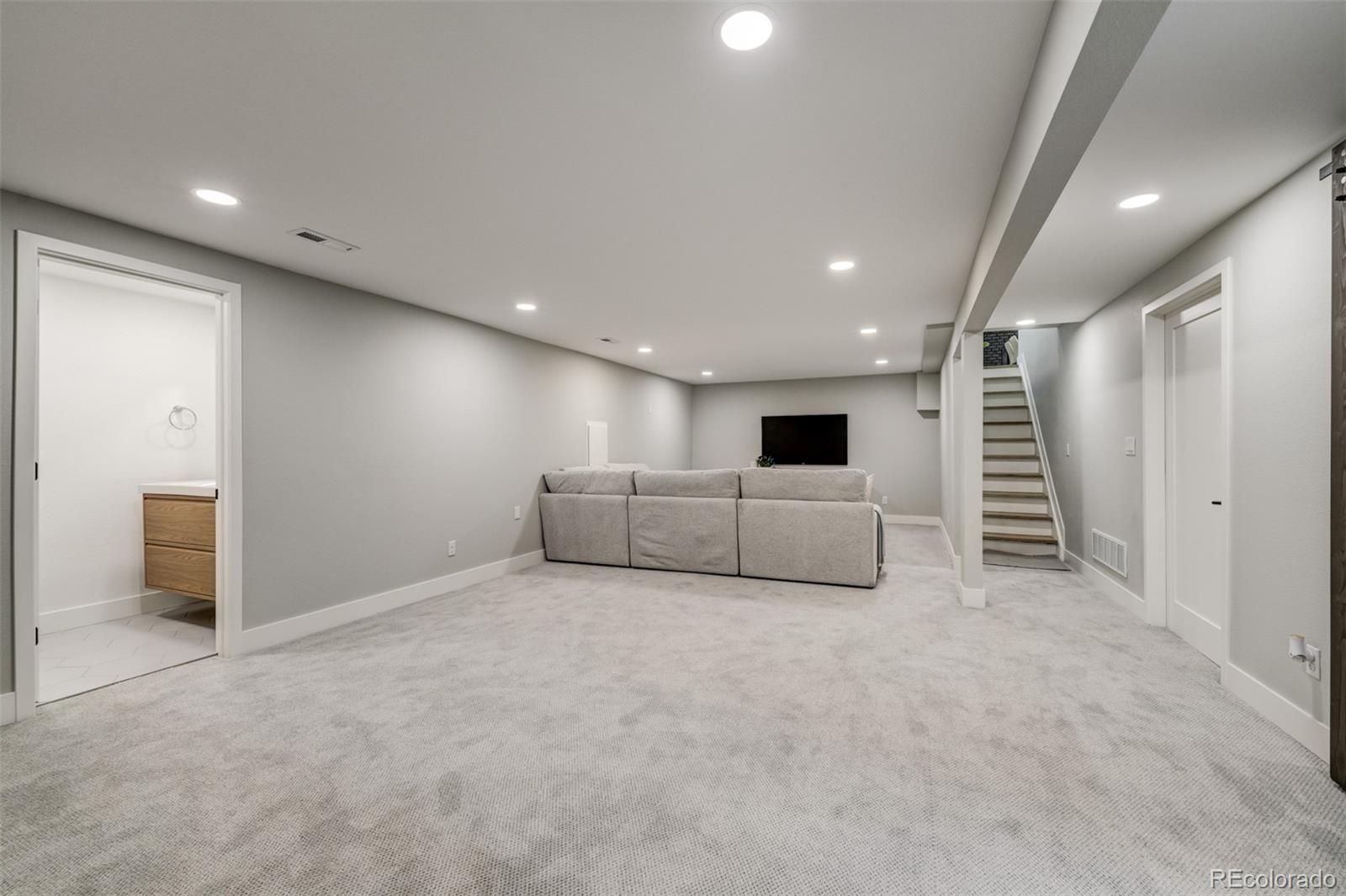 5985 S Leyden Street