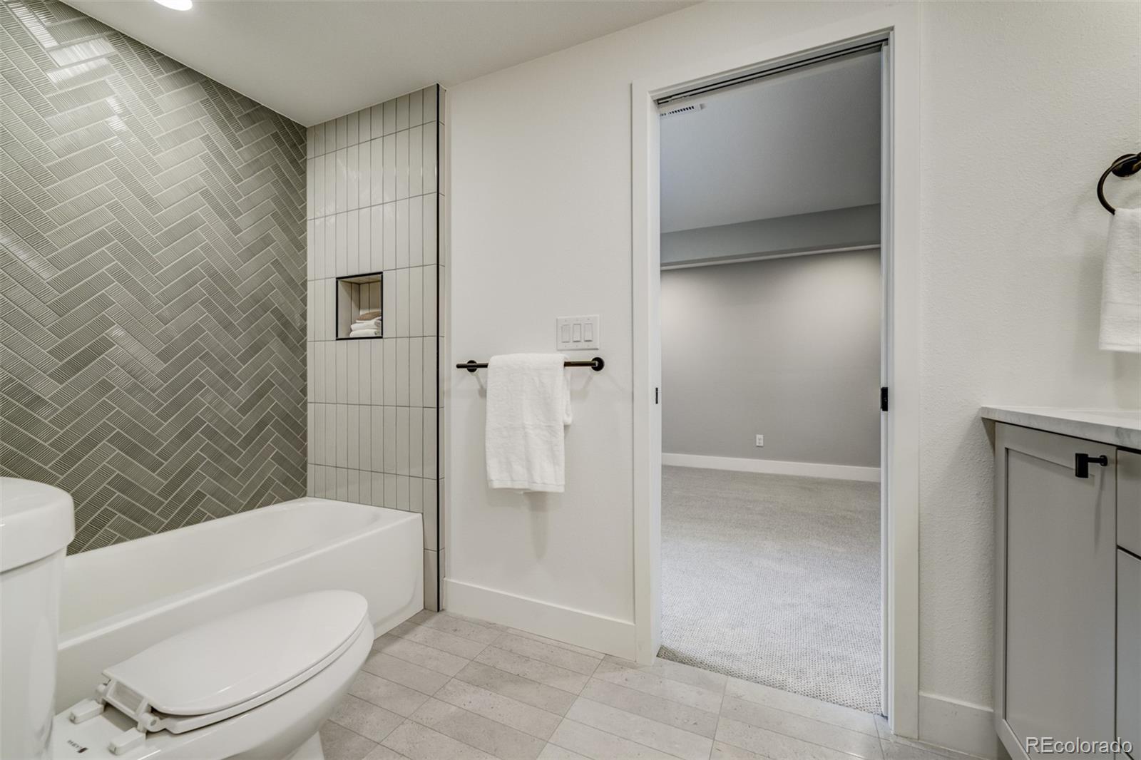 5985 S Leyden Street