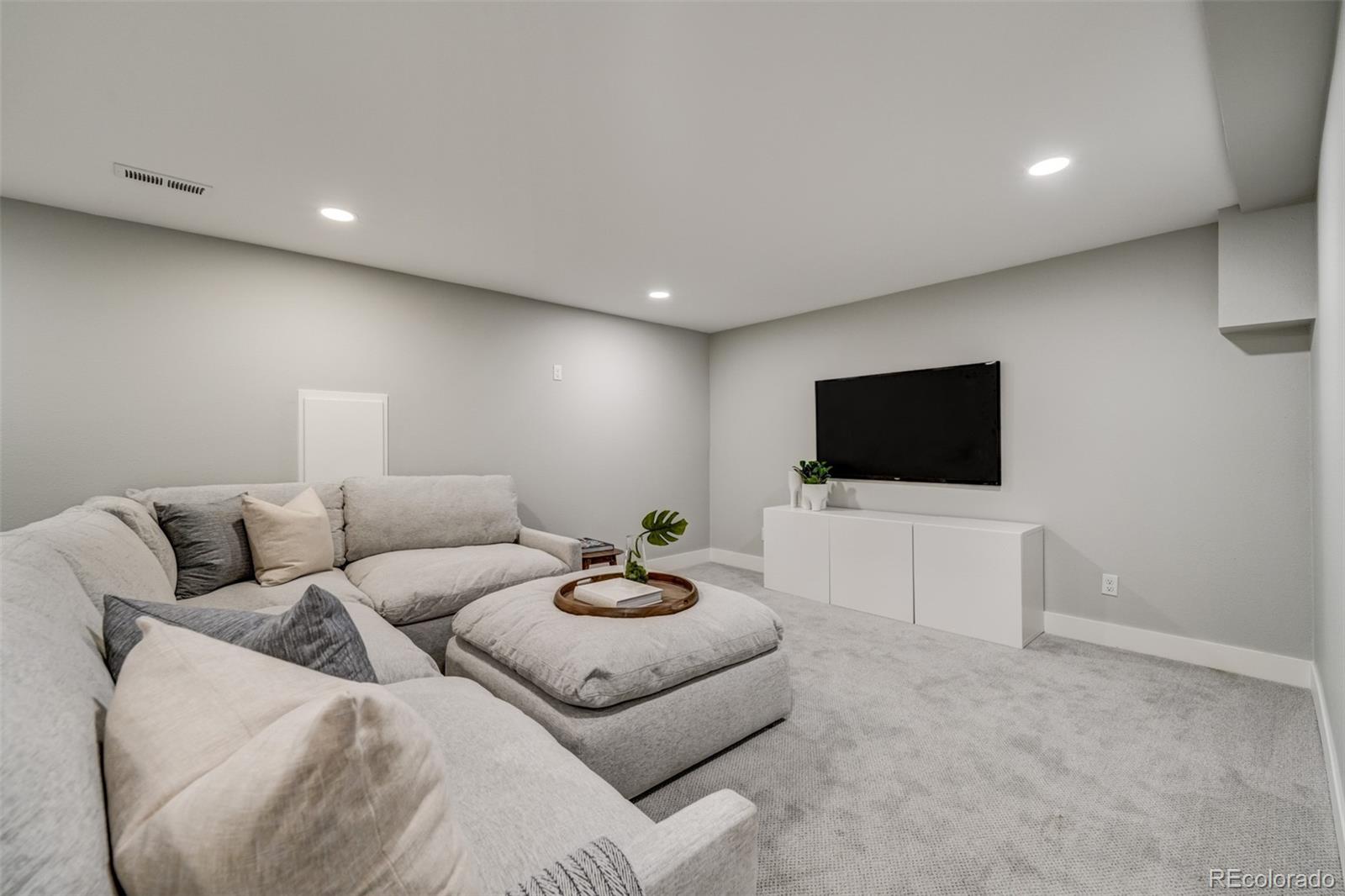 5985 S Leyden Street