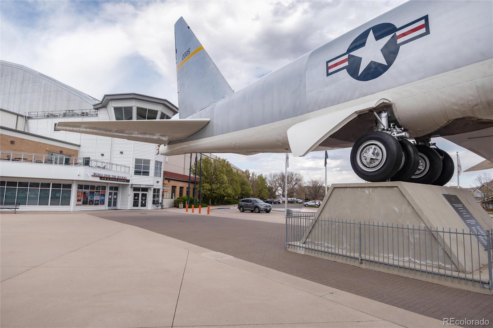 190 Roslyn Street Unit: 1309