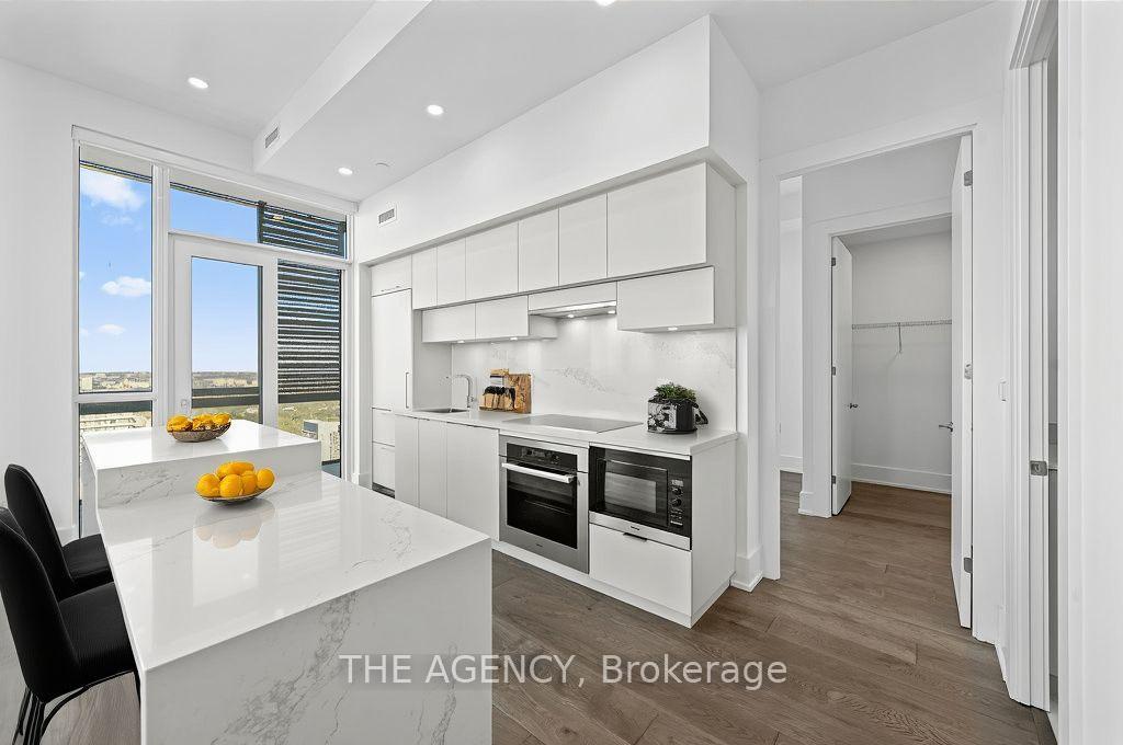 39 Roehampton Avenue 4506, Toronto Unit: 4506