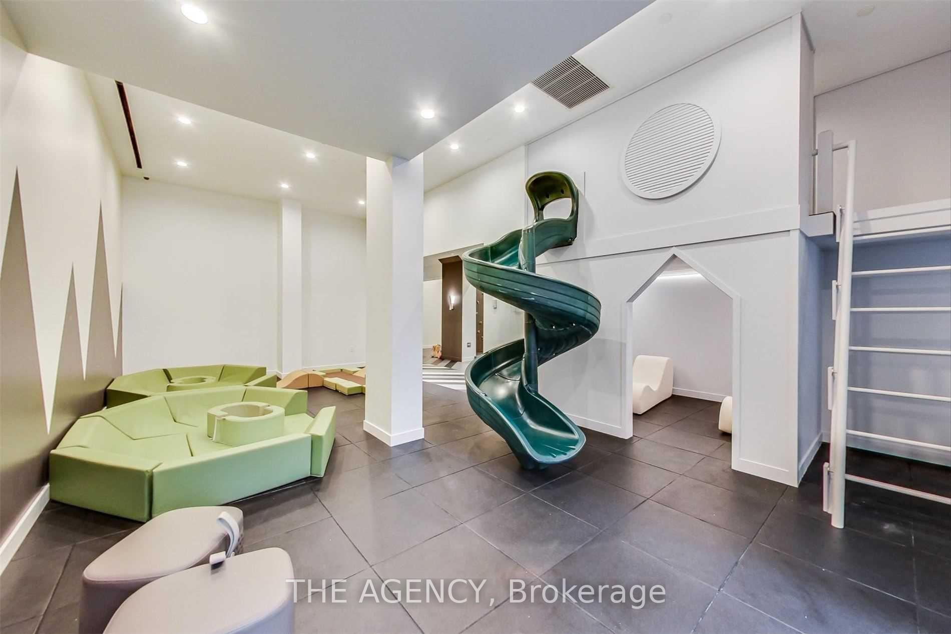 39 Roehampton Avenue 4506, Toronto Unit: 4506