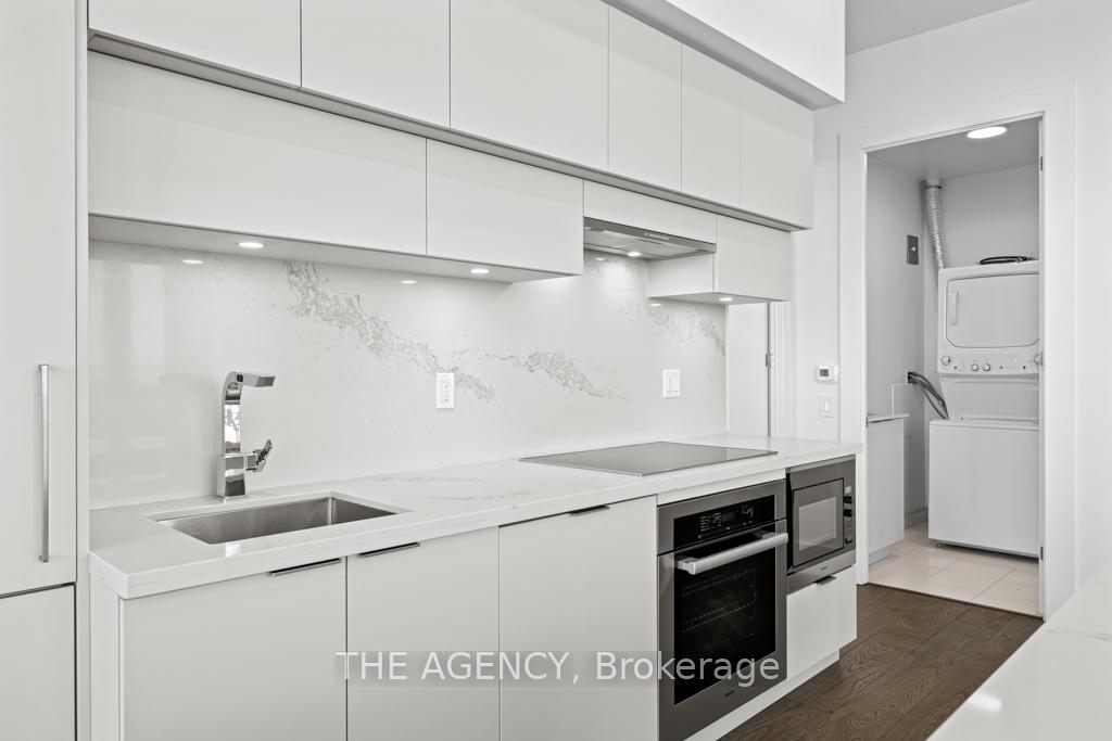 39 Roehampton Avenue 4506, Toronto Unit: 4506