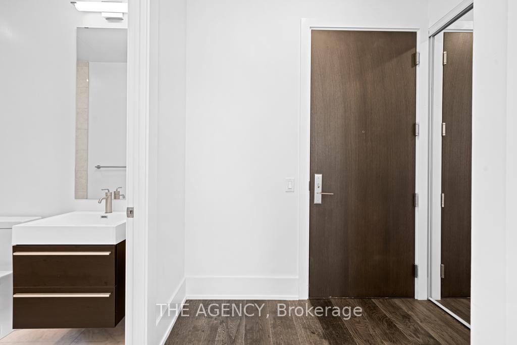 39 Roehampton Avenue 4506, Toronto Unit: 4506