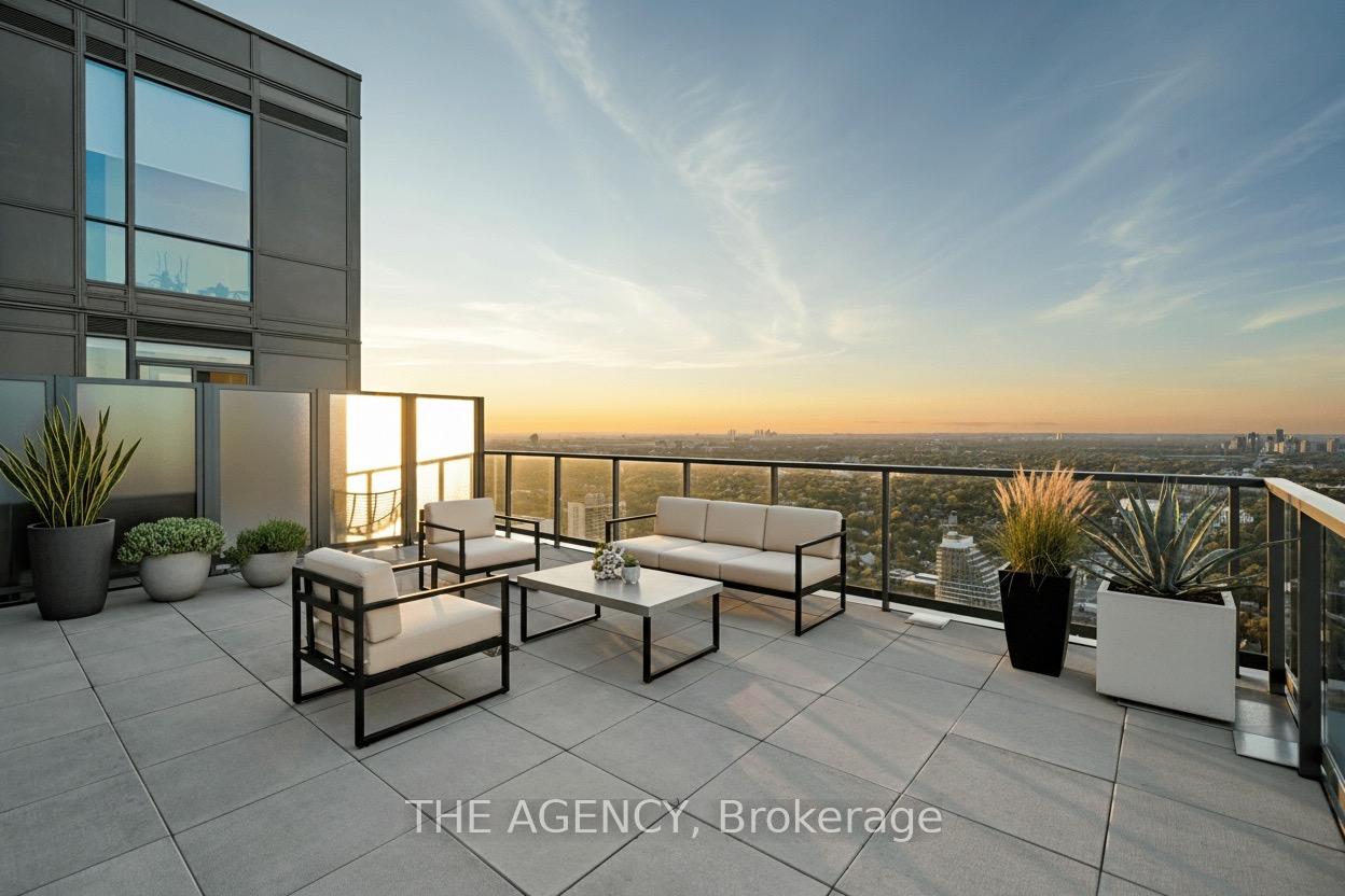 39 Roehampton Avenue 4506, Toronto Unit: 4506