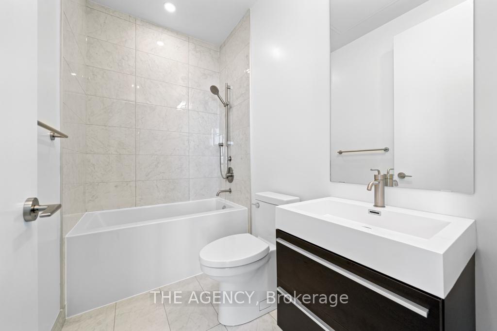 39 Roehampton Avenue 4506, Toronto Unit: 4506