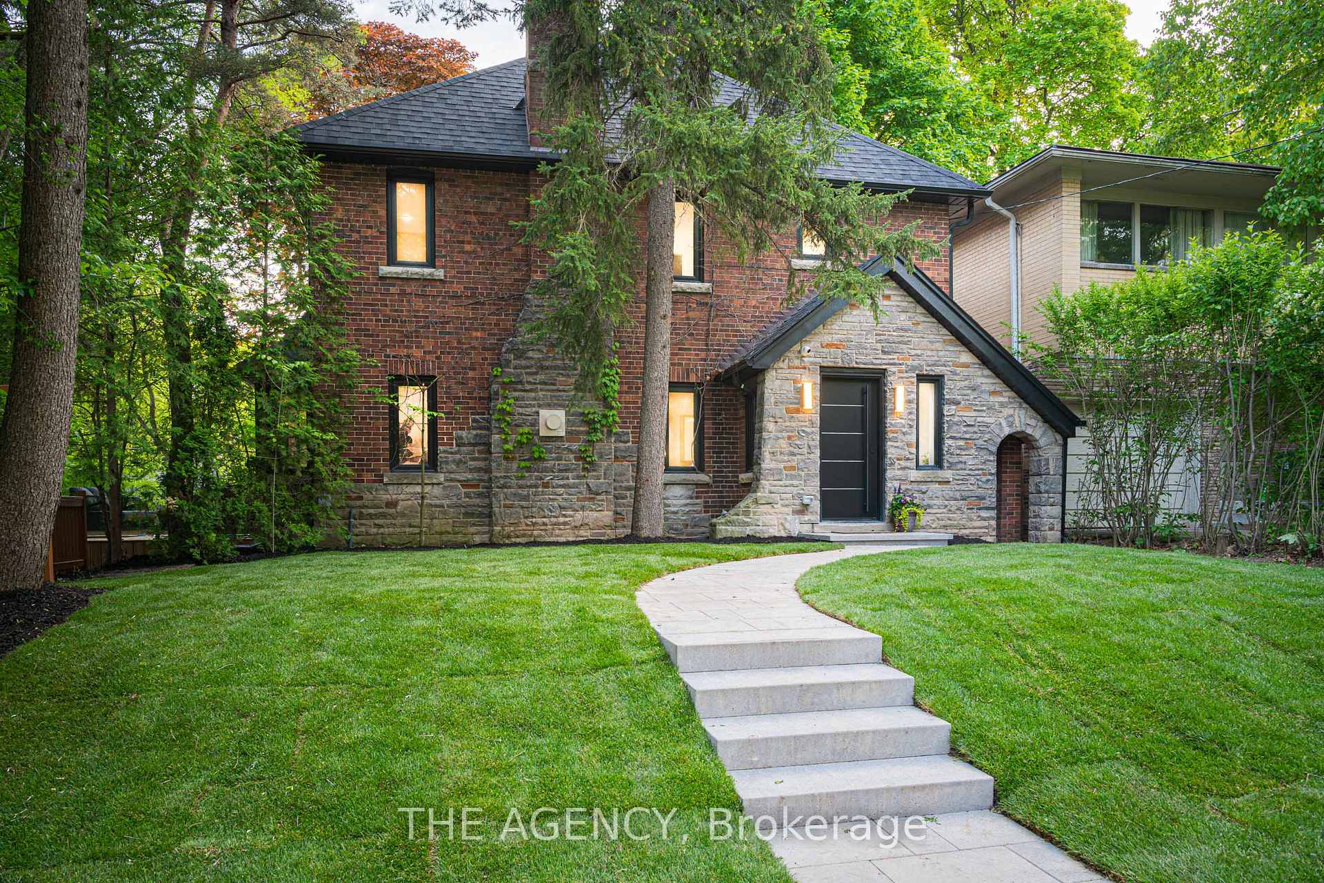 16 Duncannon Drive, Toronto