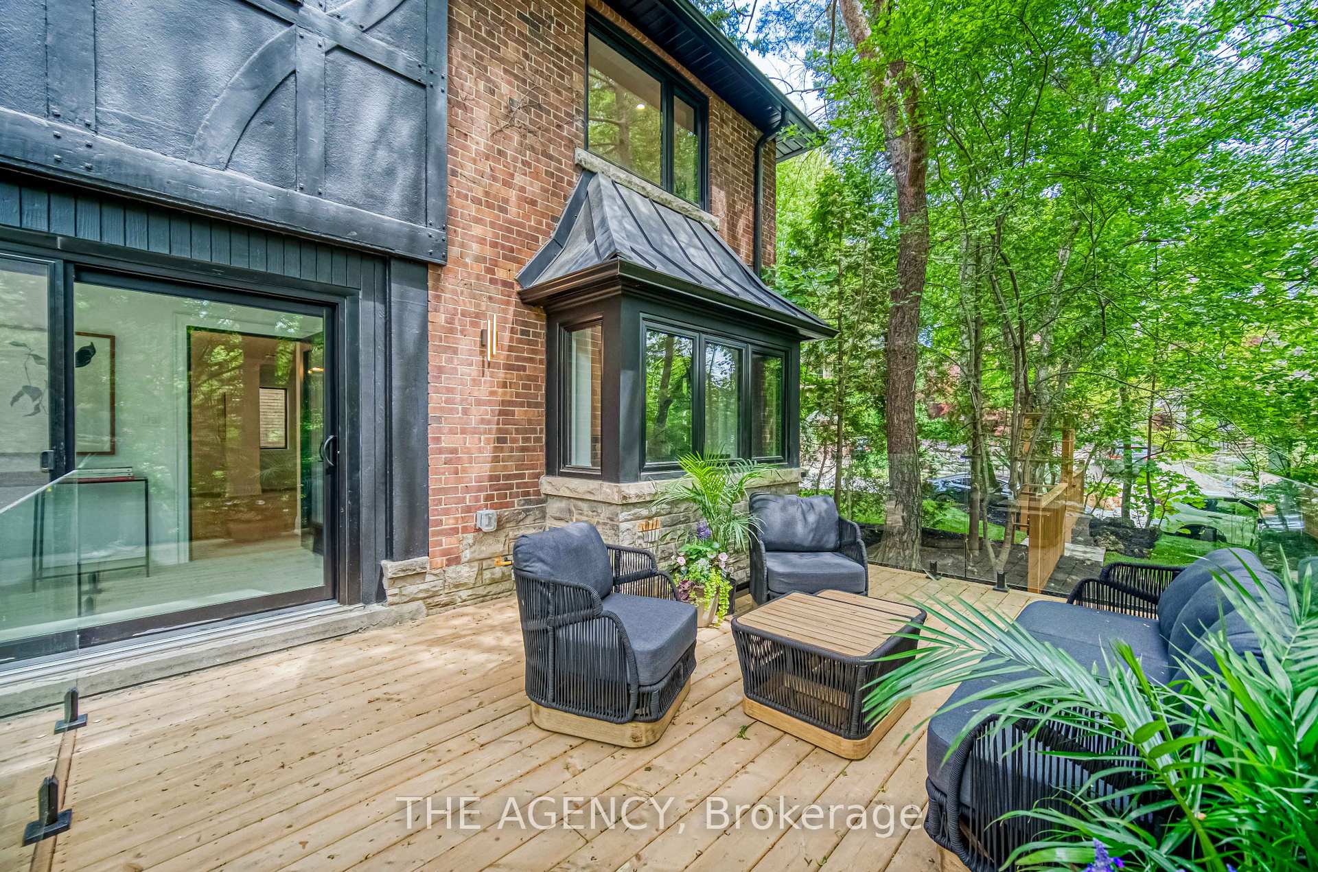 16 Duncannon Drive, Toronto