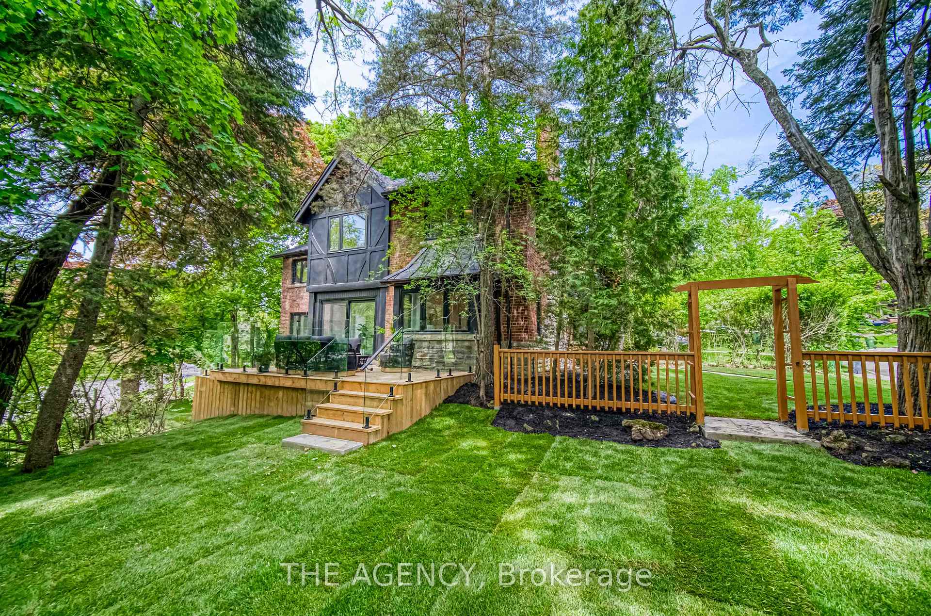 16 Duncannon Drive, Toronto