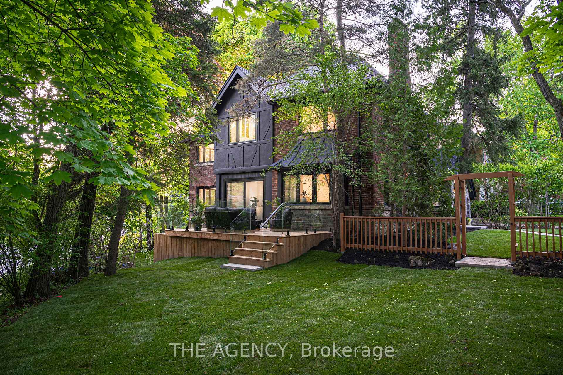 16 Duncannon Drive, Toronto