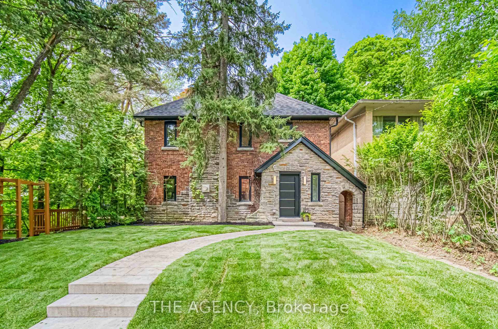 16 Duncannon Drive, Toronto