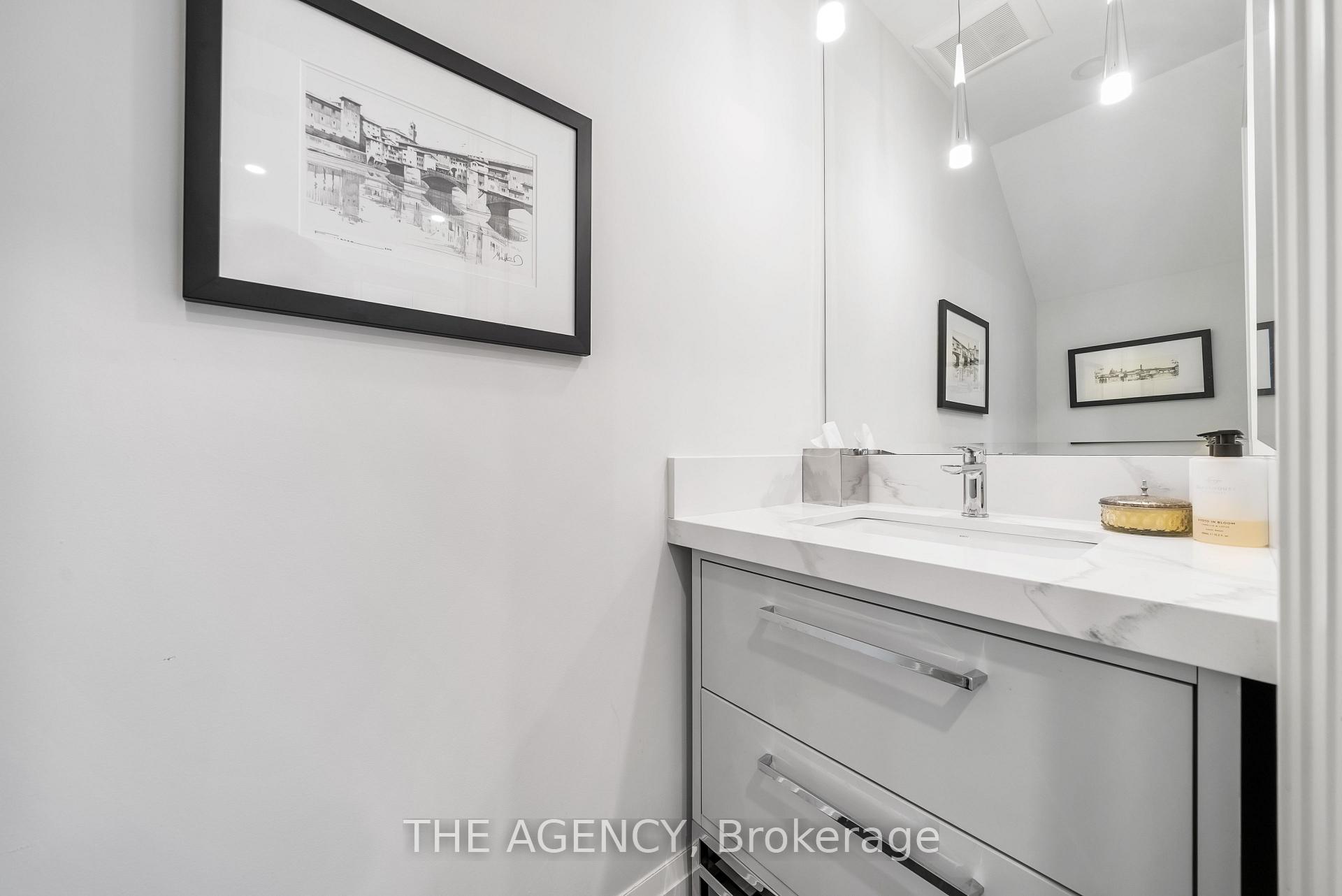 3062 Bayview Avenue, Toronto