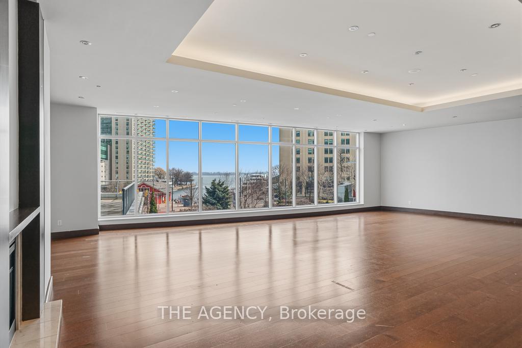 218 Queens Quay Boulevard W 2103, Toronto Unit: 2103