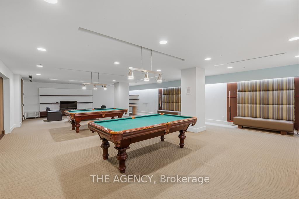 218 Queens Quay Boulevard W 2103, Toronto Unit: 2103