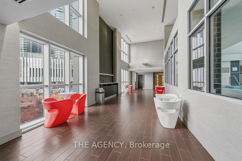 218 Queens Quay Boulevard W 2103, Toronto Unit: 2103