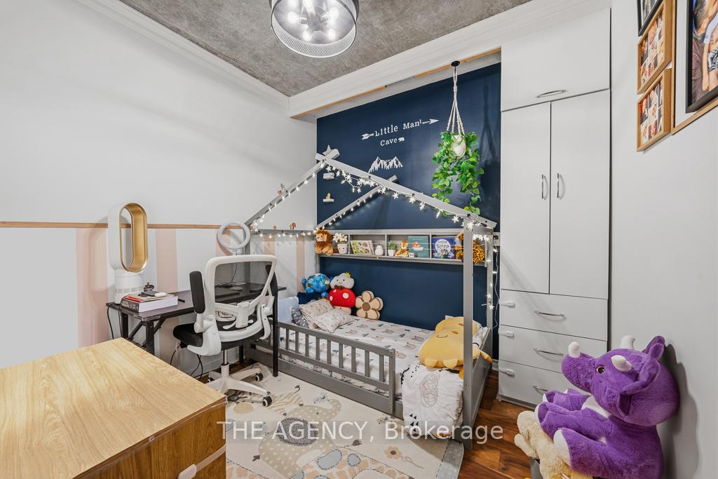 218 Queens Quay Boulevard W 2103, Toronto Unit: 2103