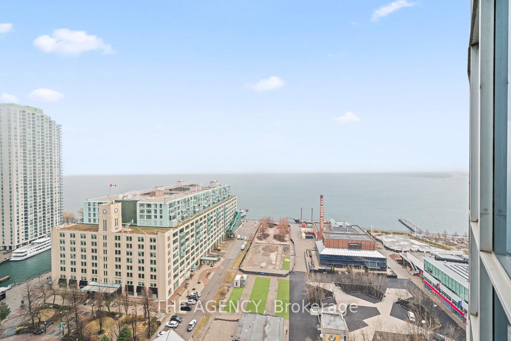 218 Queens Quay Boulevard W 2103, Toronto Unit: 2103