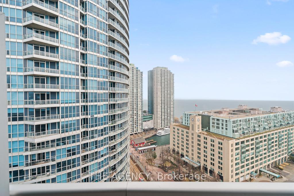 218 Queens Quay Boulevard W 2103, Toronto Unit: 2103