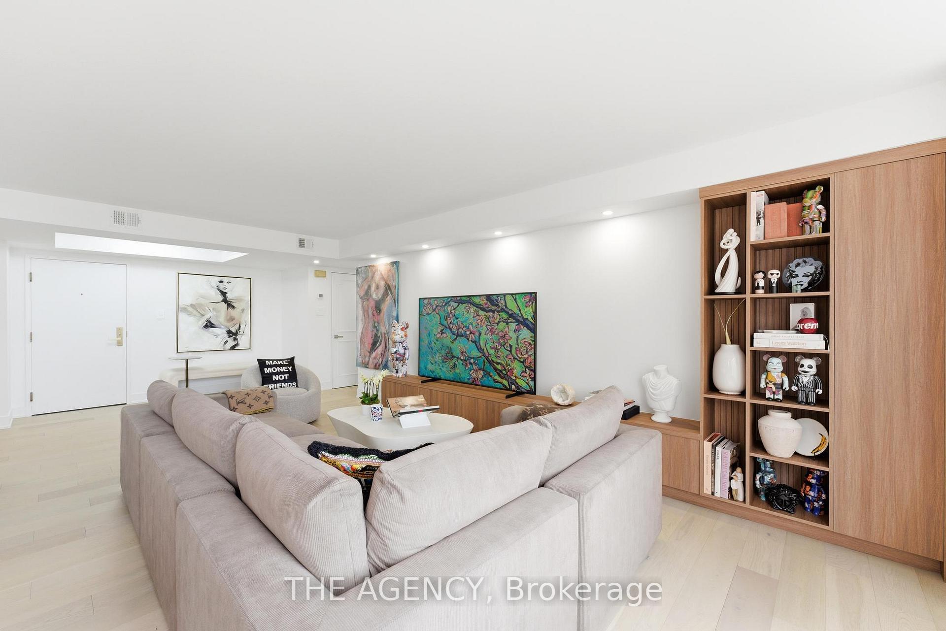 900 Yonge Street 902
