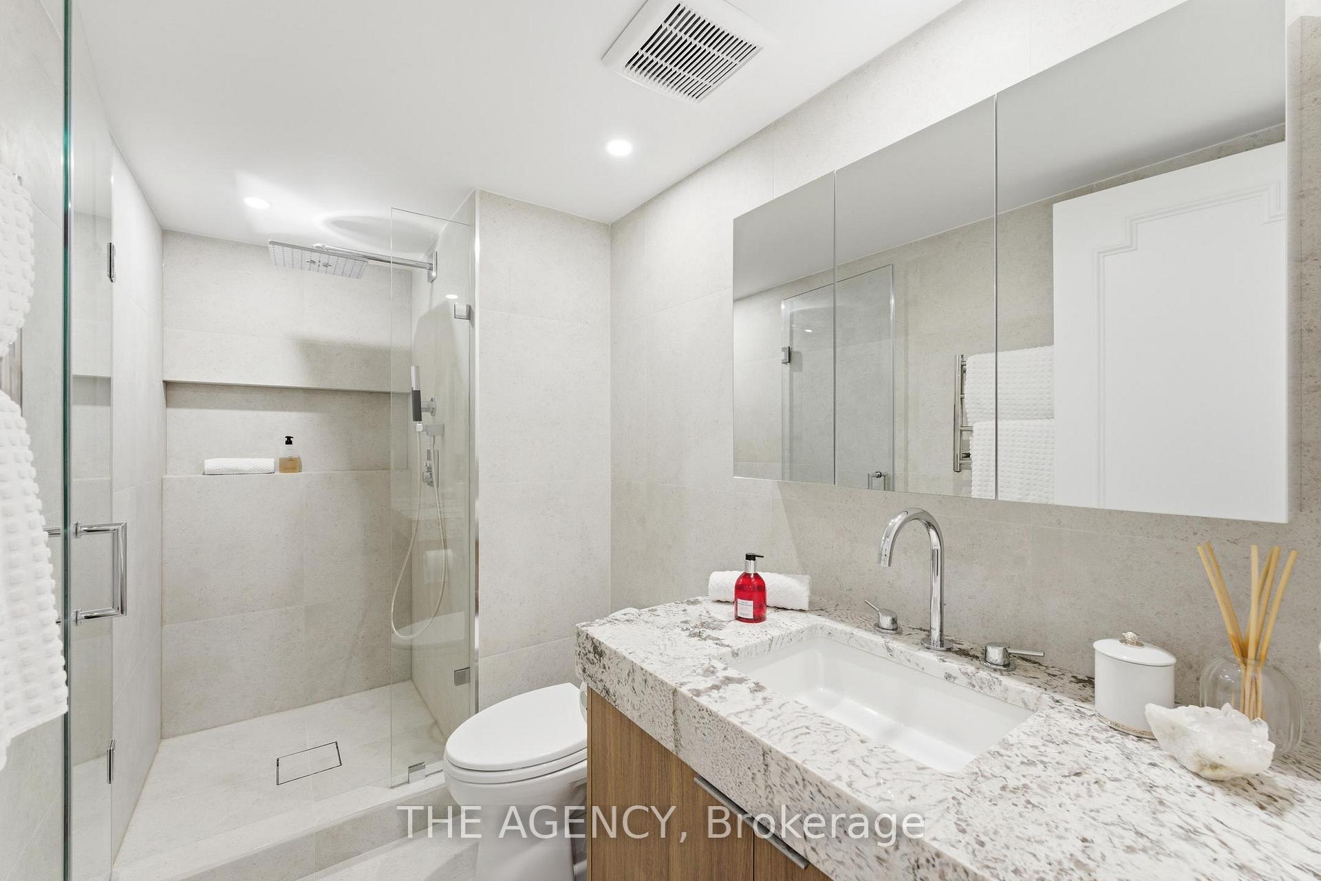 900 Yonge Street 902