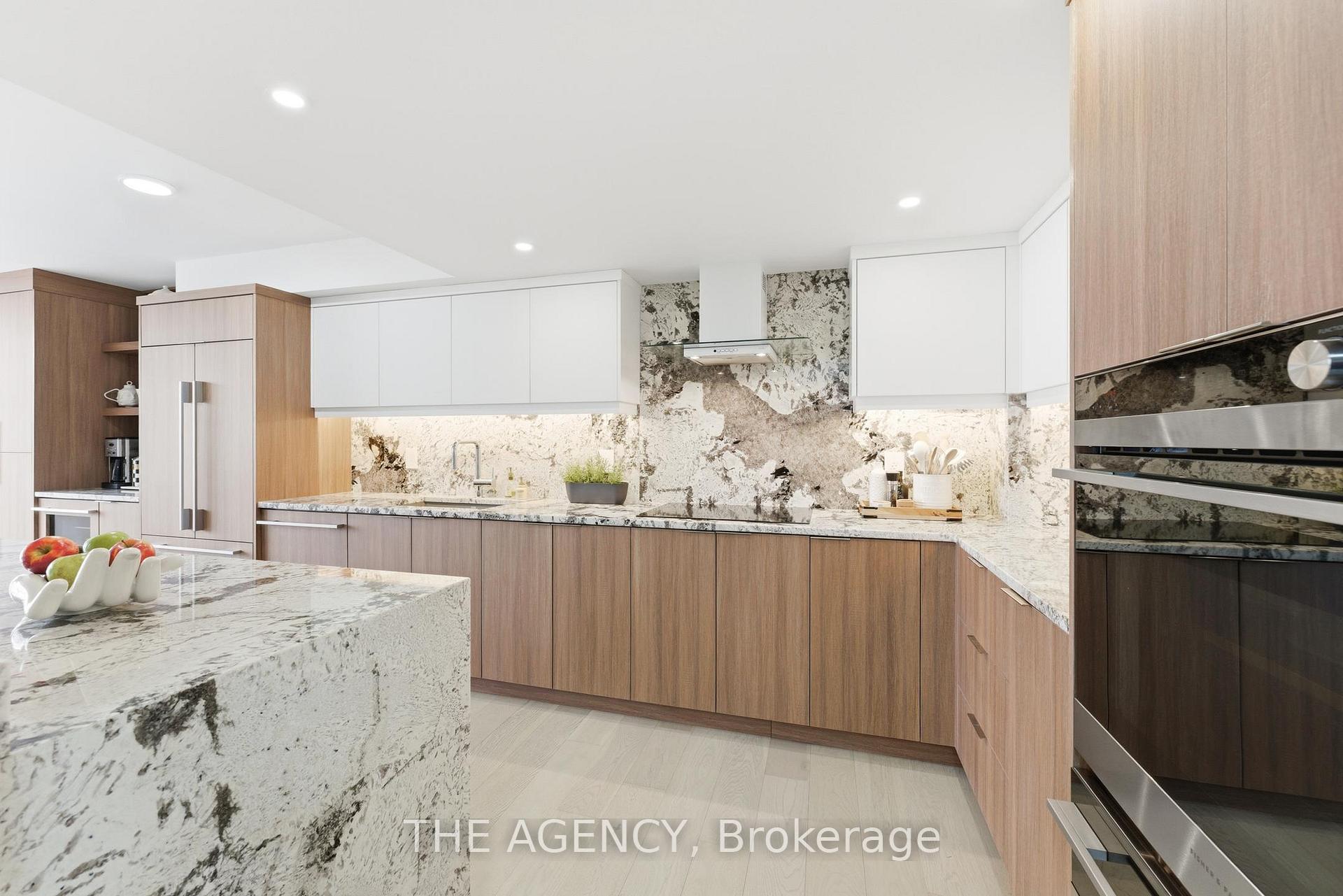 900 Yonge Street 902