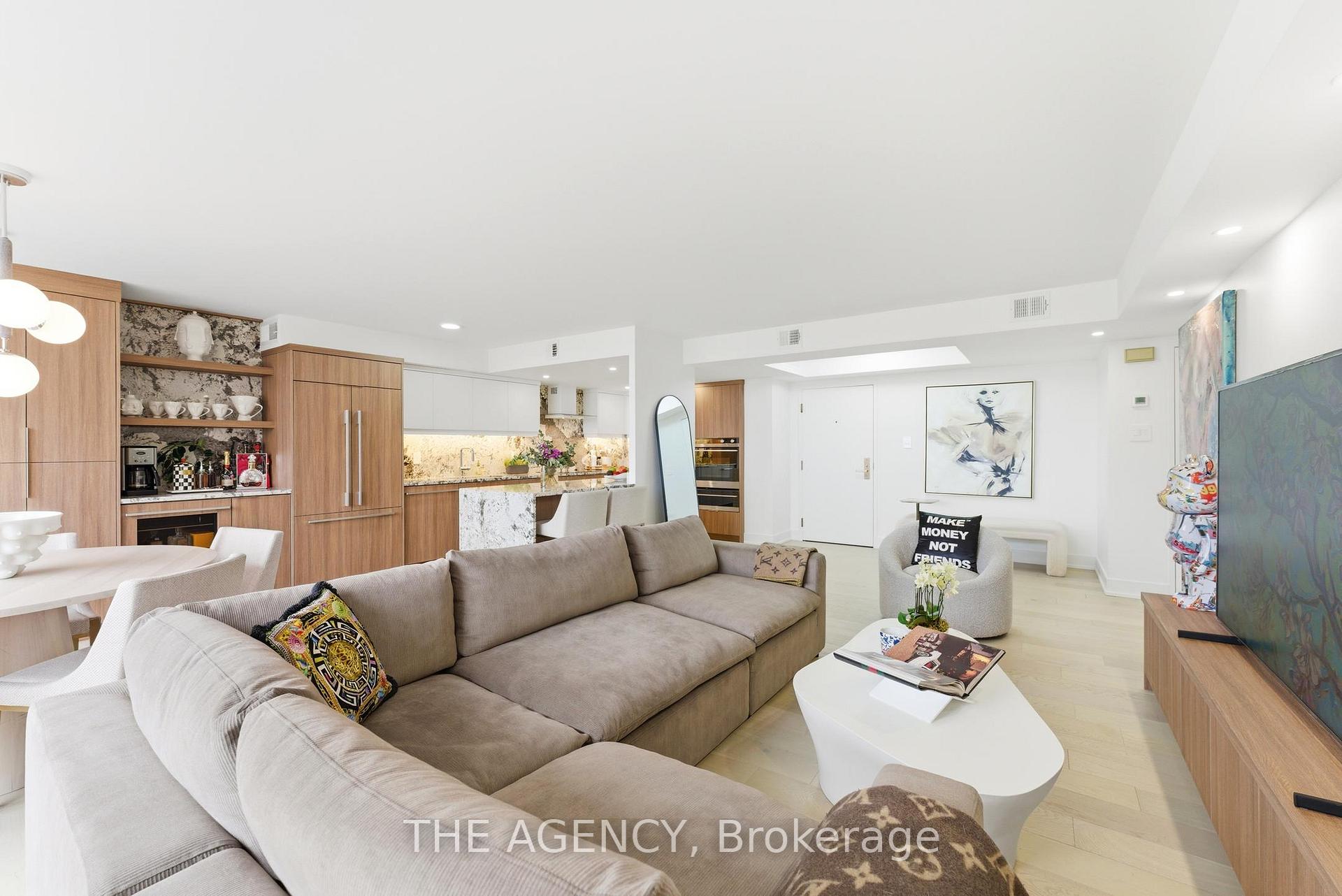 900 Yonge Street 902