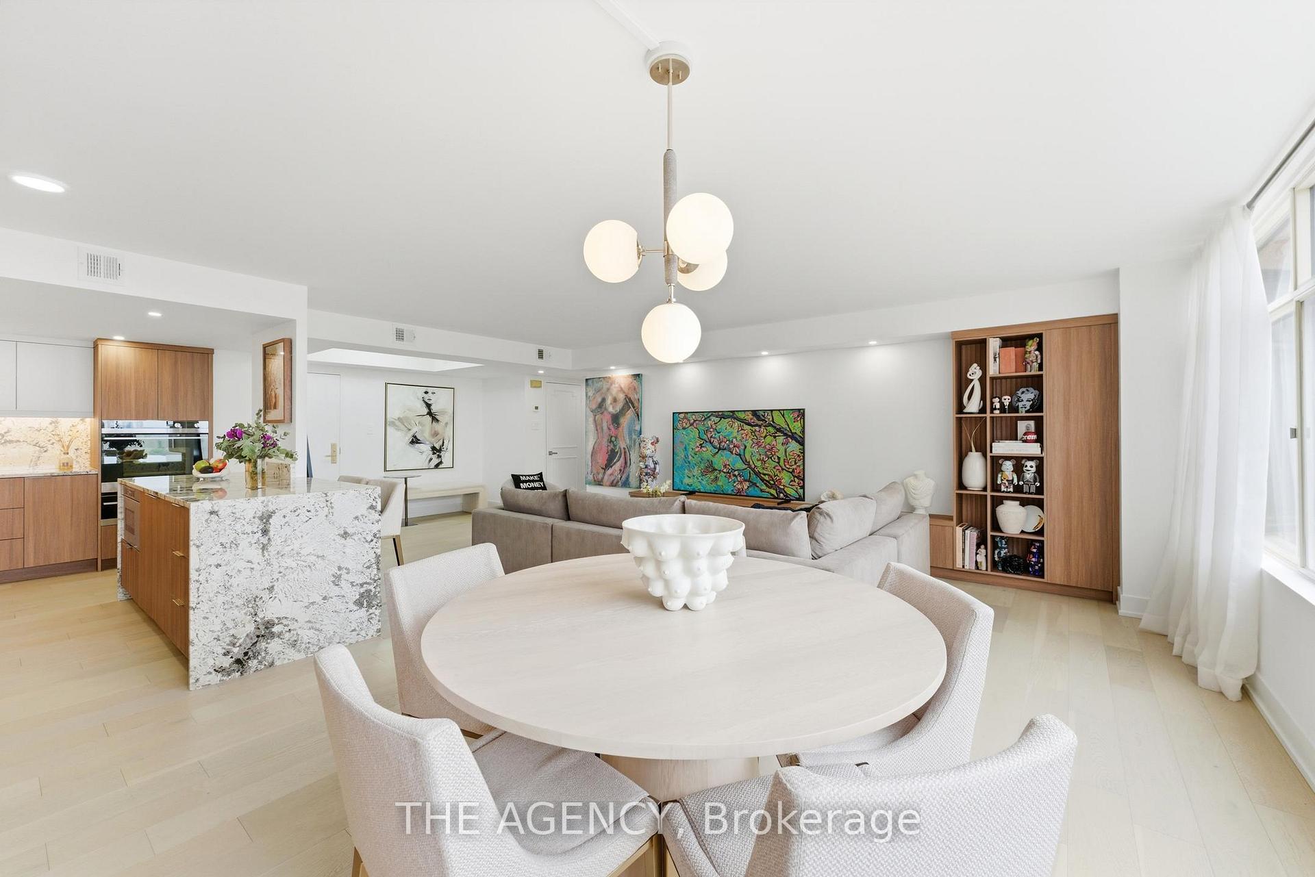 900 Yonge Street 902