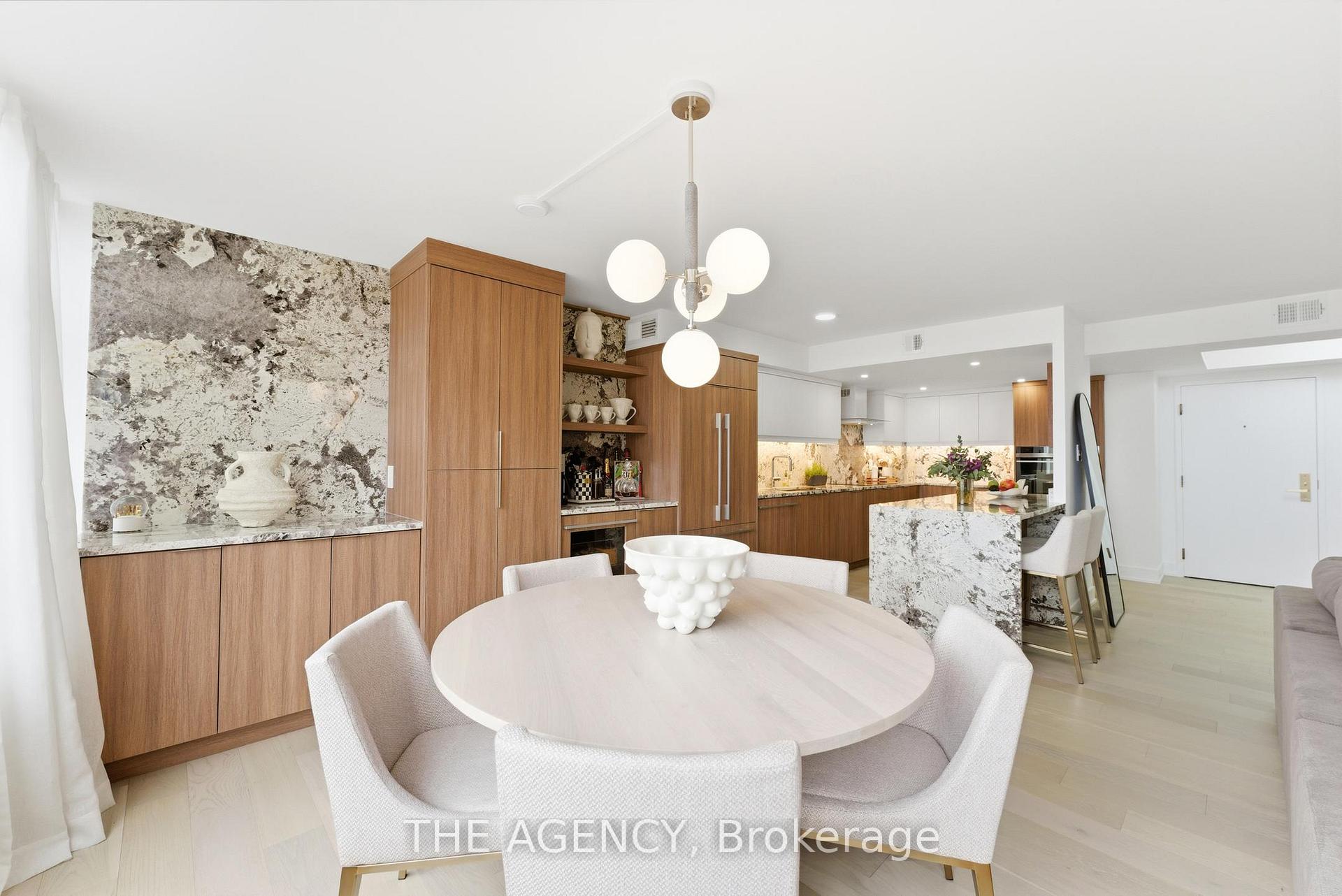 900 Yonge Street 902