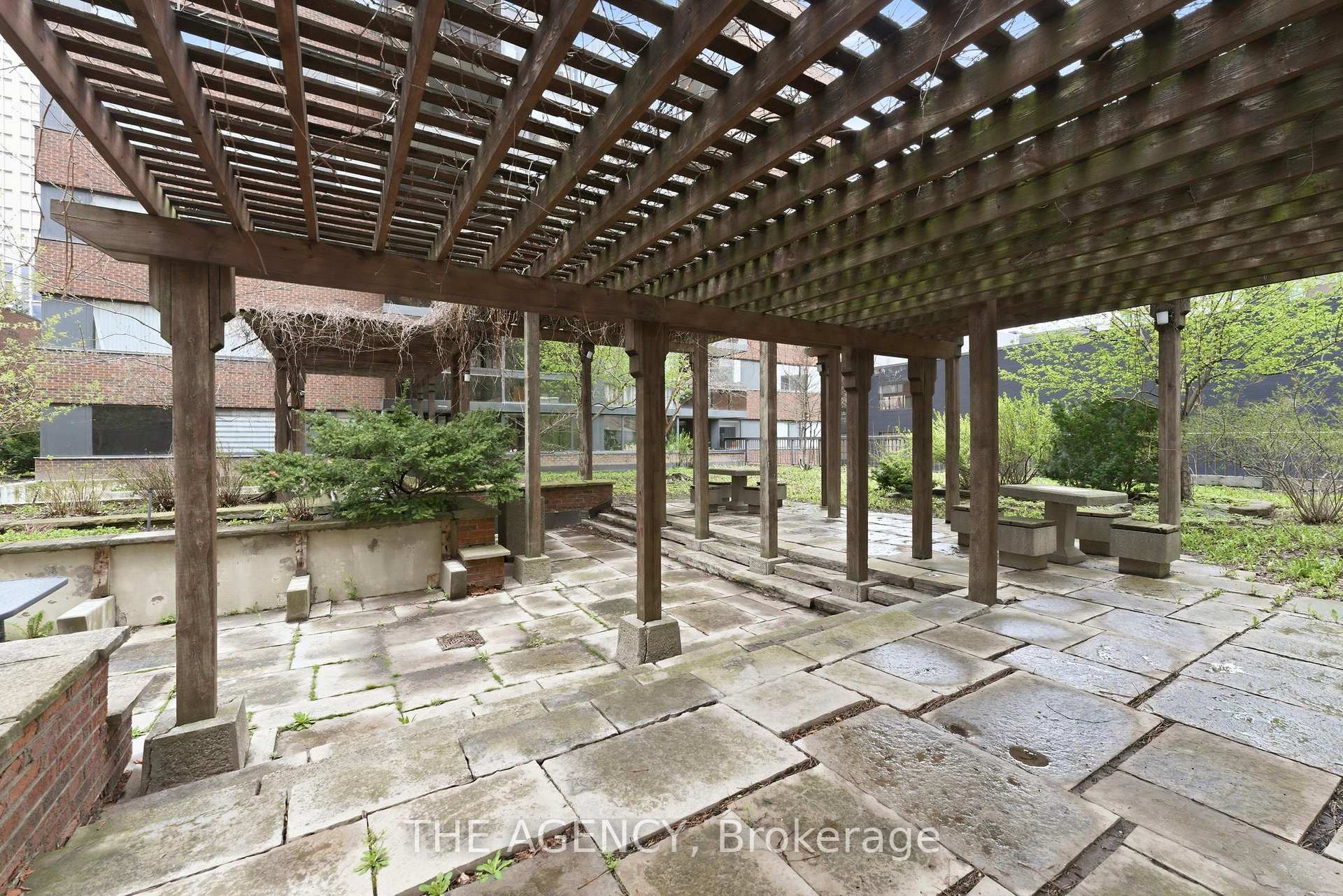 900 Yonge Street 902