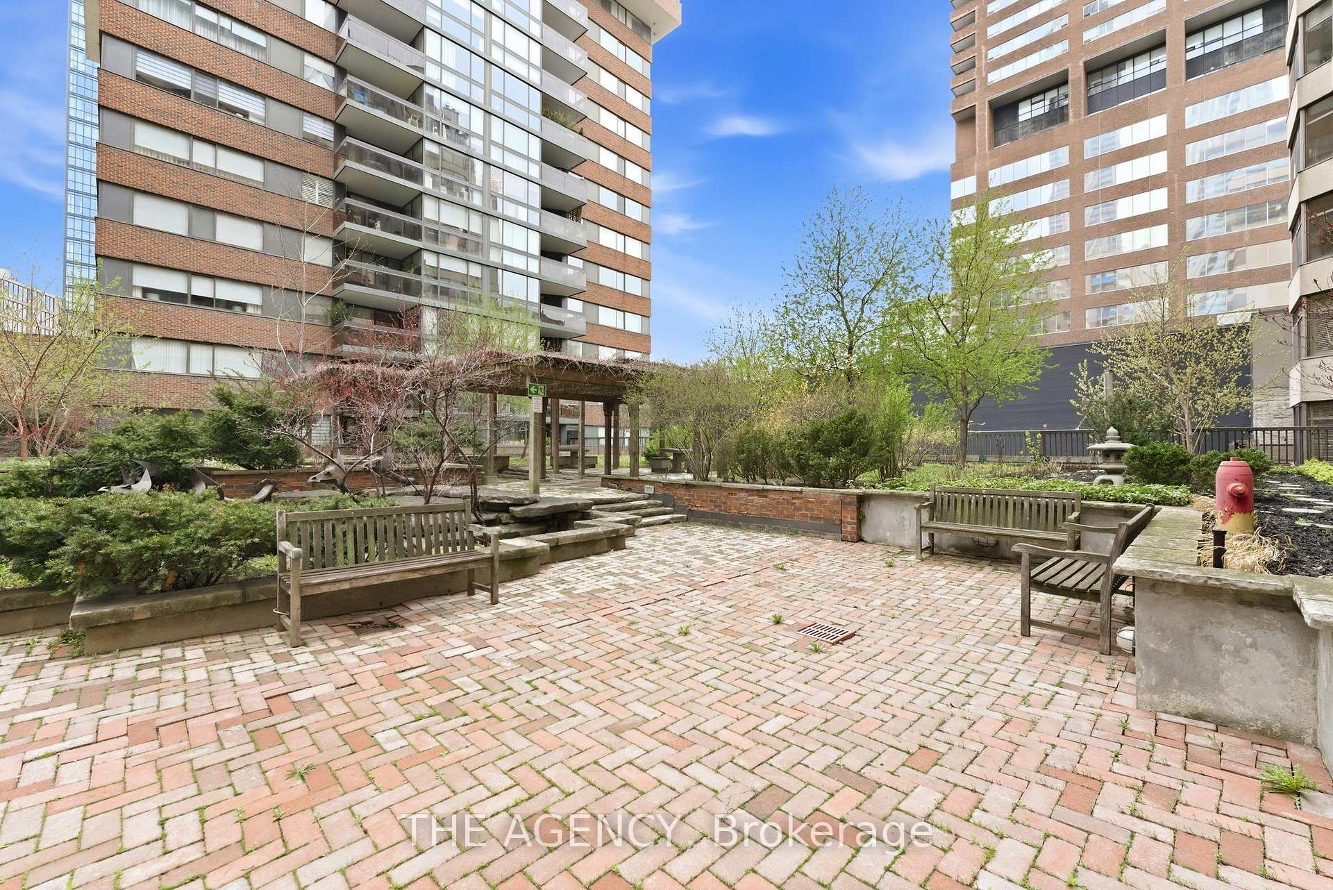 900 Yonge Street 902