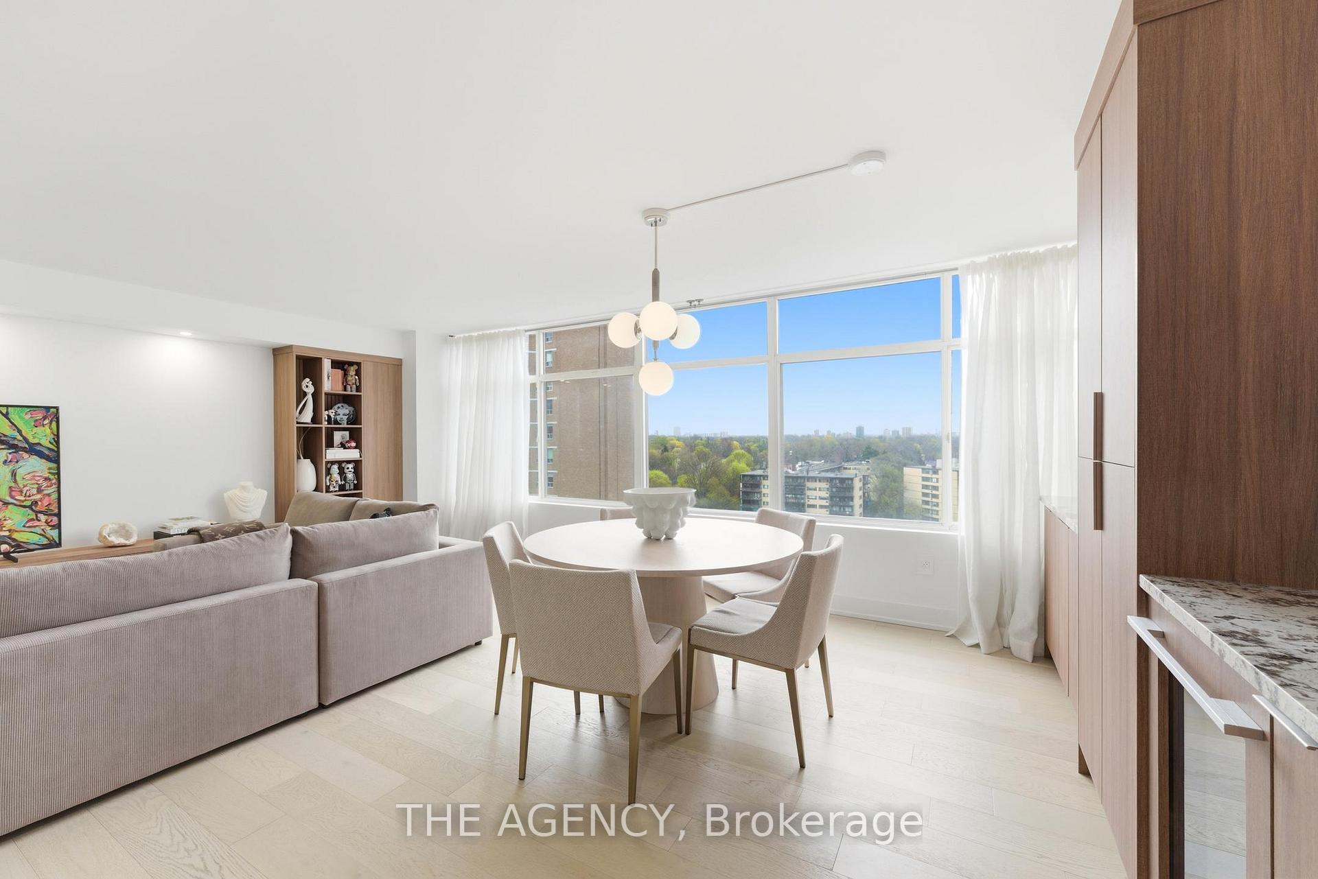 900 Yonge Street 902