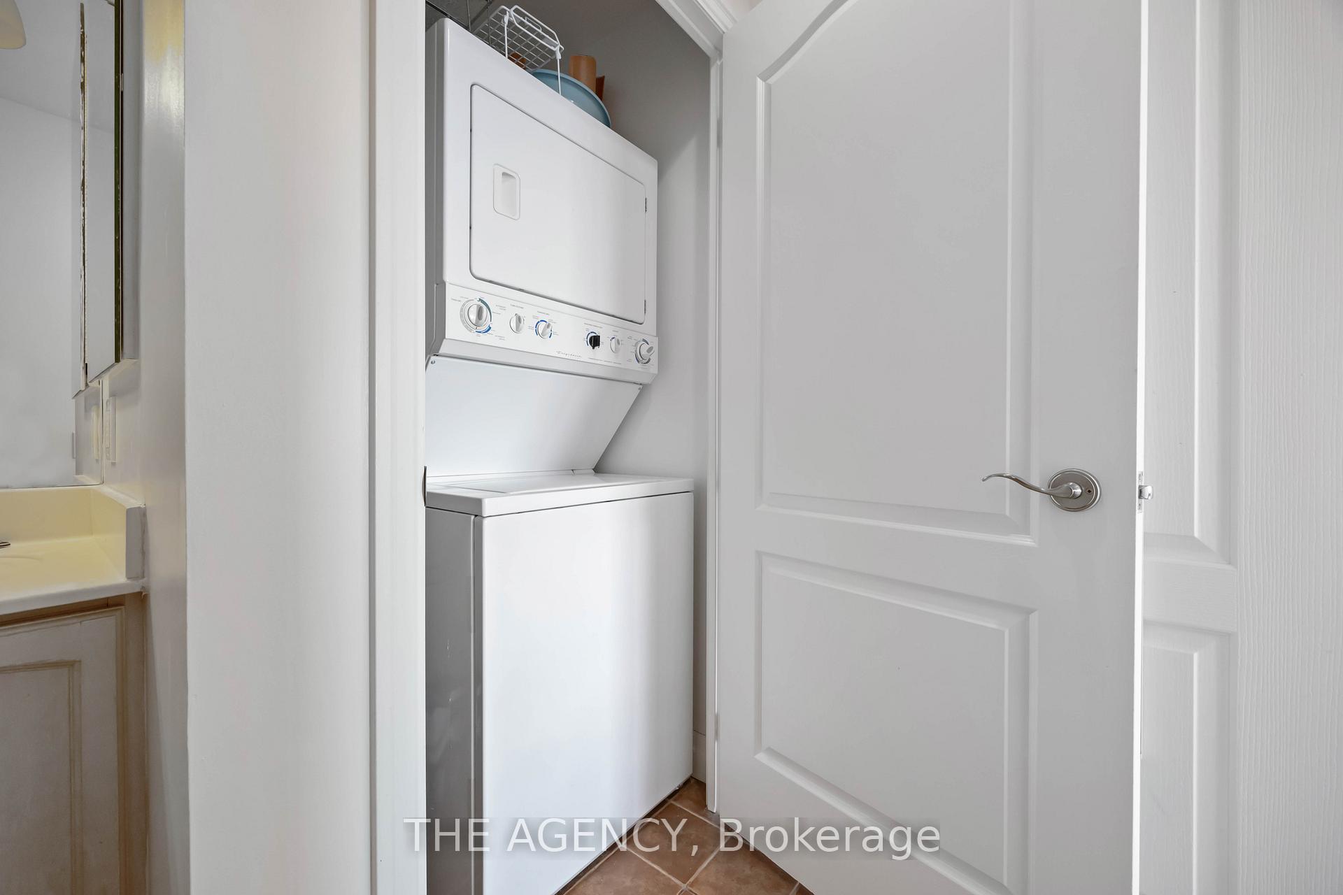 21 Hillcrest Avenue 3001, Toronto Unit: 3001